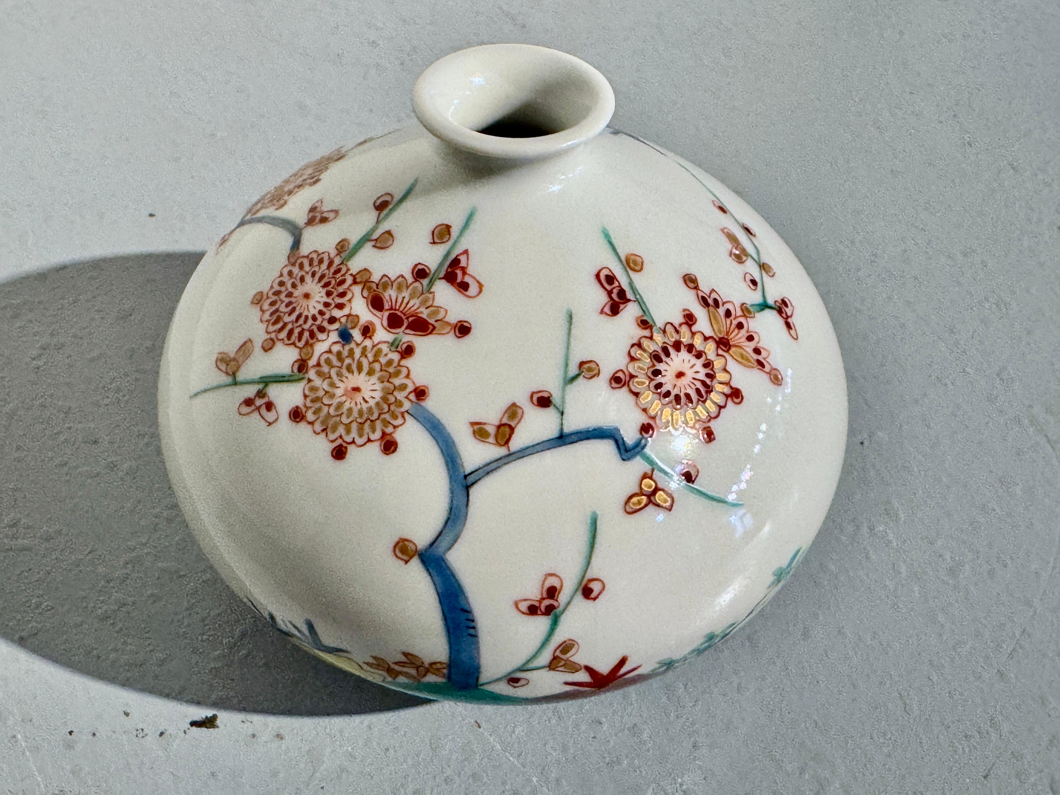 Milieu du XXe siècle Jarre à huile japonaise vintage en porcelaine de style Kakiemon, époque Showa, circa 1960's en vente