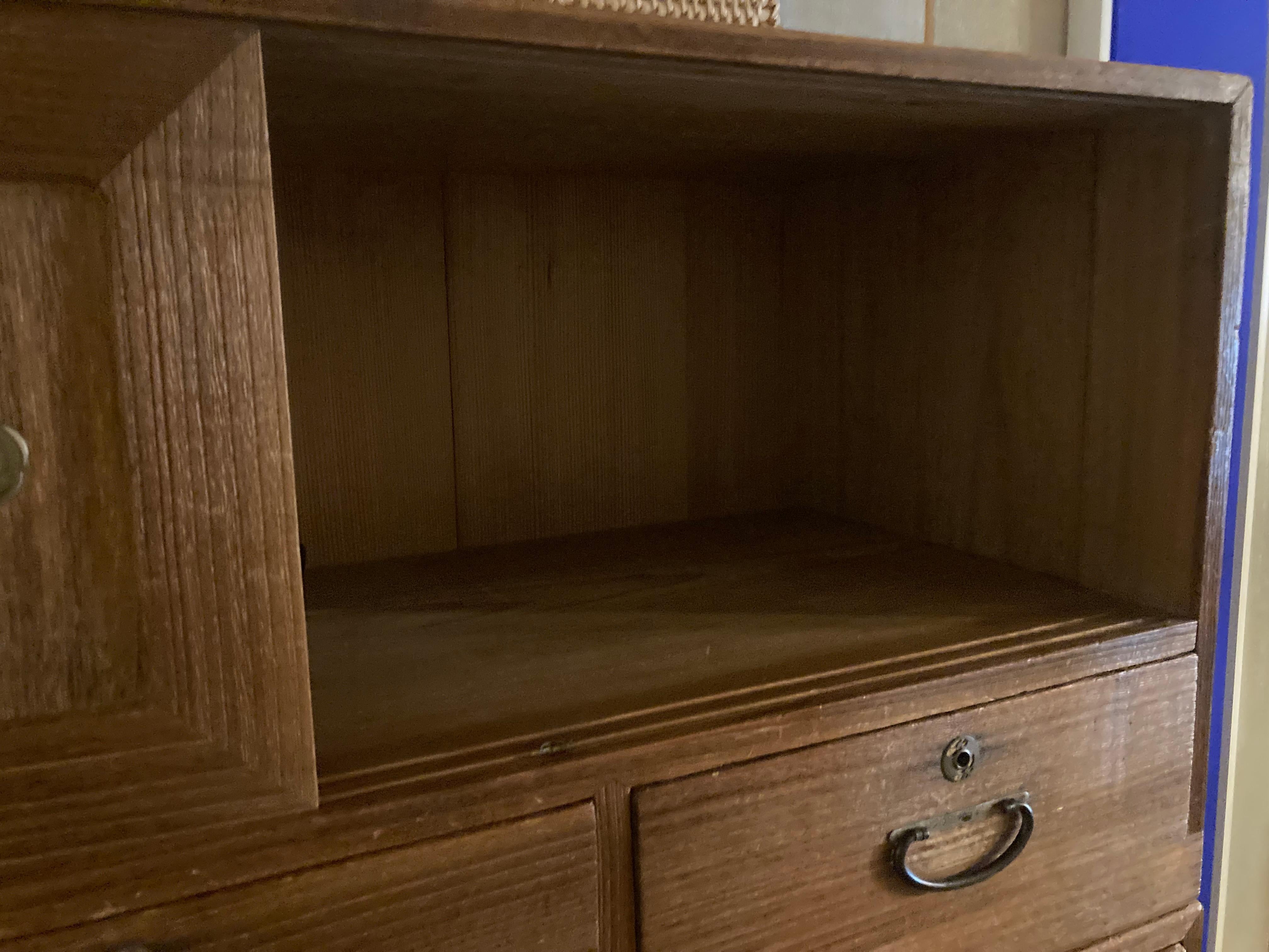 Vintage Japanese Kiriwood Isho Tansu Chest In Good Condition For Sale In Brattleboro, VT