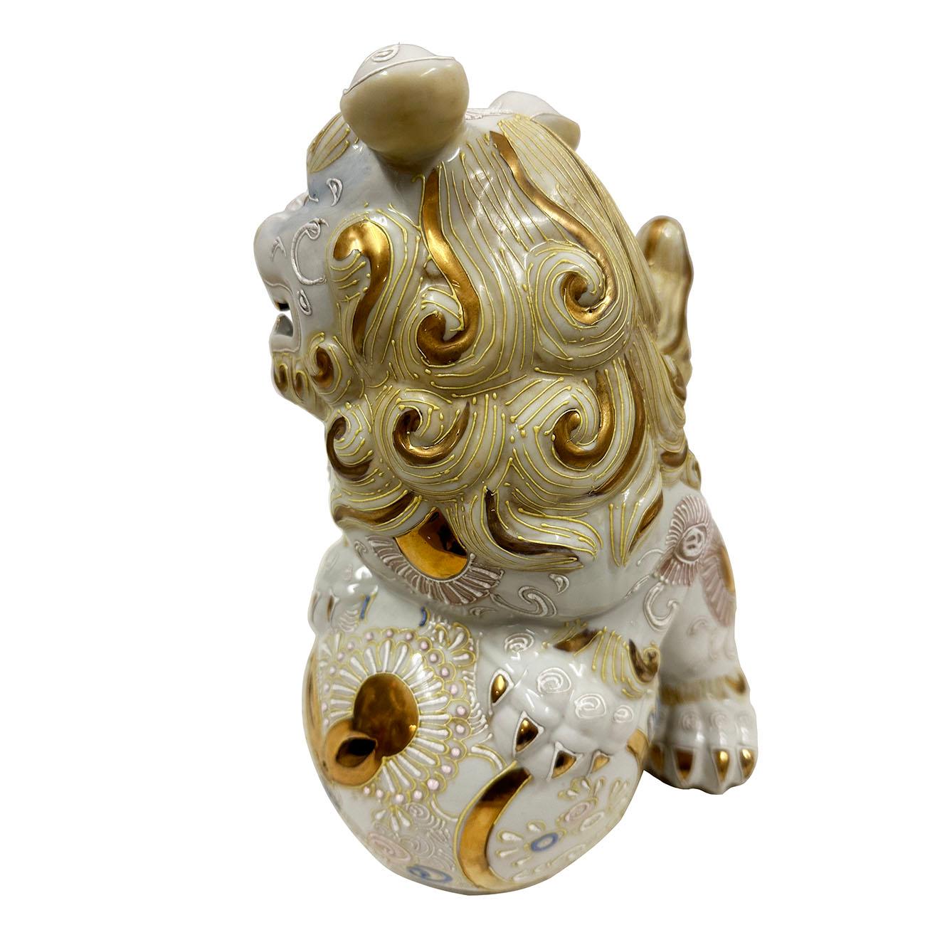 Vintage Japanese Kutani Porcelain Foo Dog TOYO Made in Japan In Good Condition For Sale In Pomona, CA