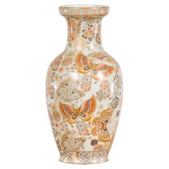 Vase japonais vintage de style Kutani avec fleurs et papillons, orange et or