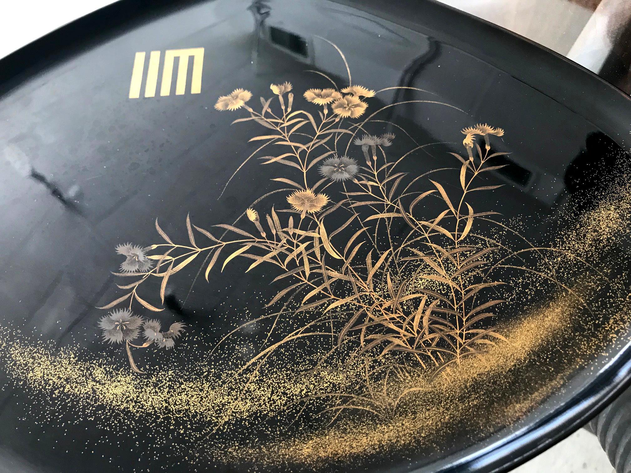 20th Century An Antique Japanese Lacquer Maki-e Tray For Sale
