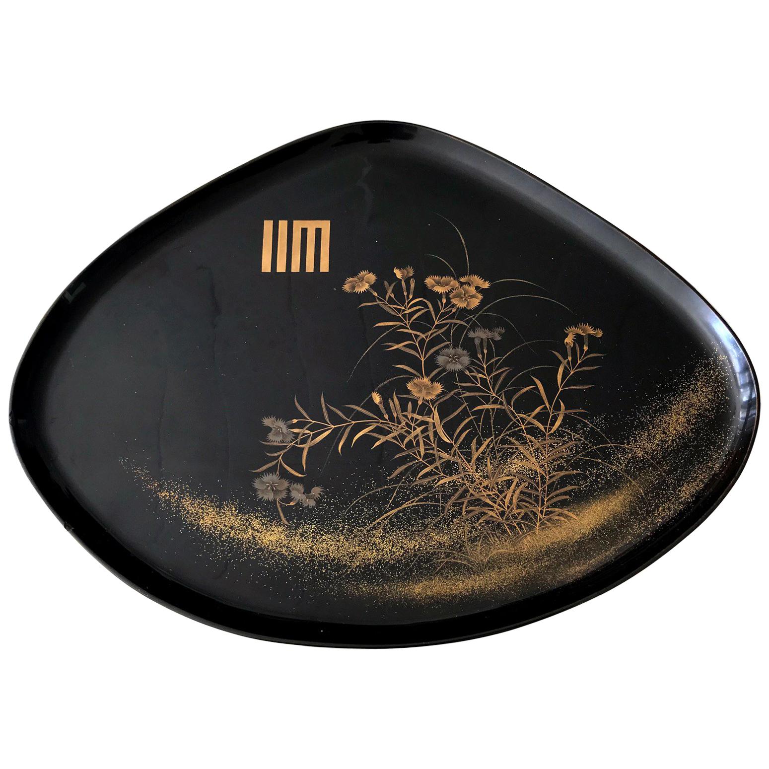 An Antique Japanese Lacquer Maki-e Tray For Sale