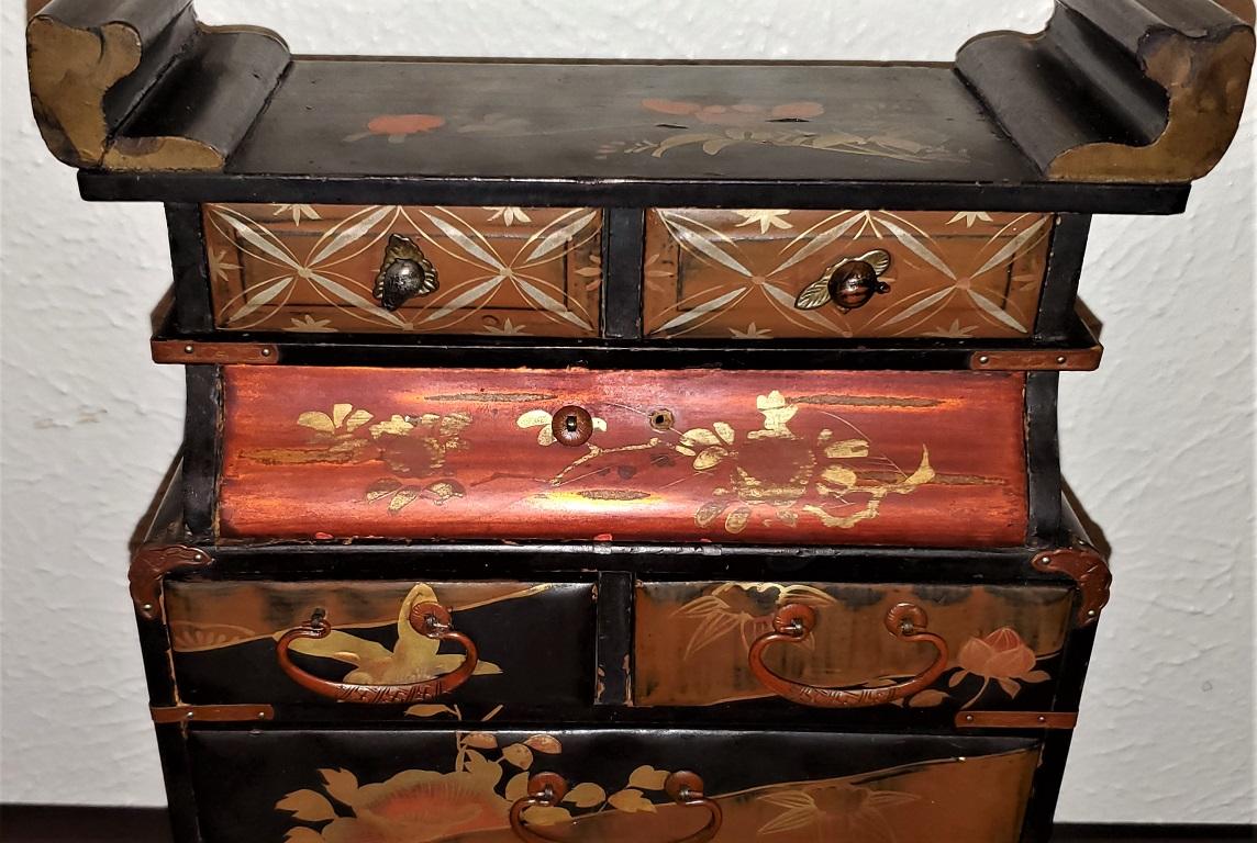 Chinoiserie Vintage Japanese Lacquered Trinket Box