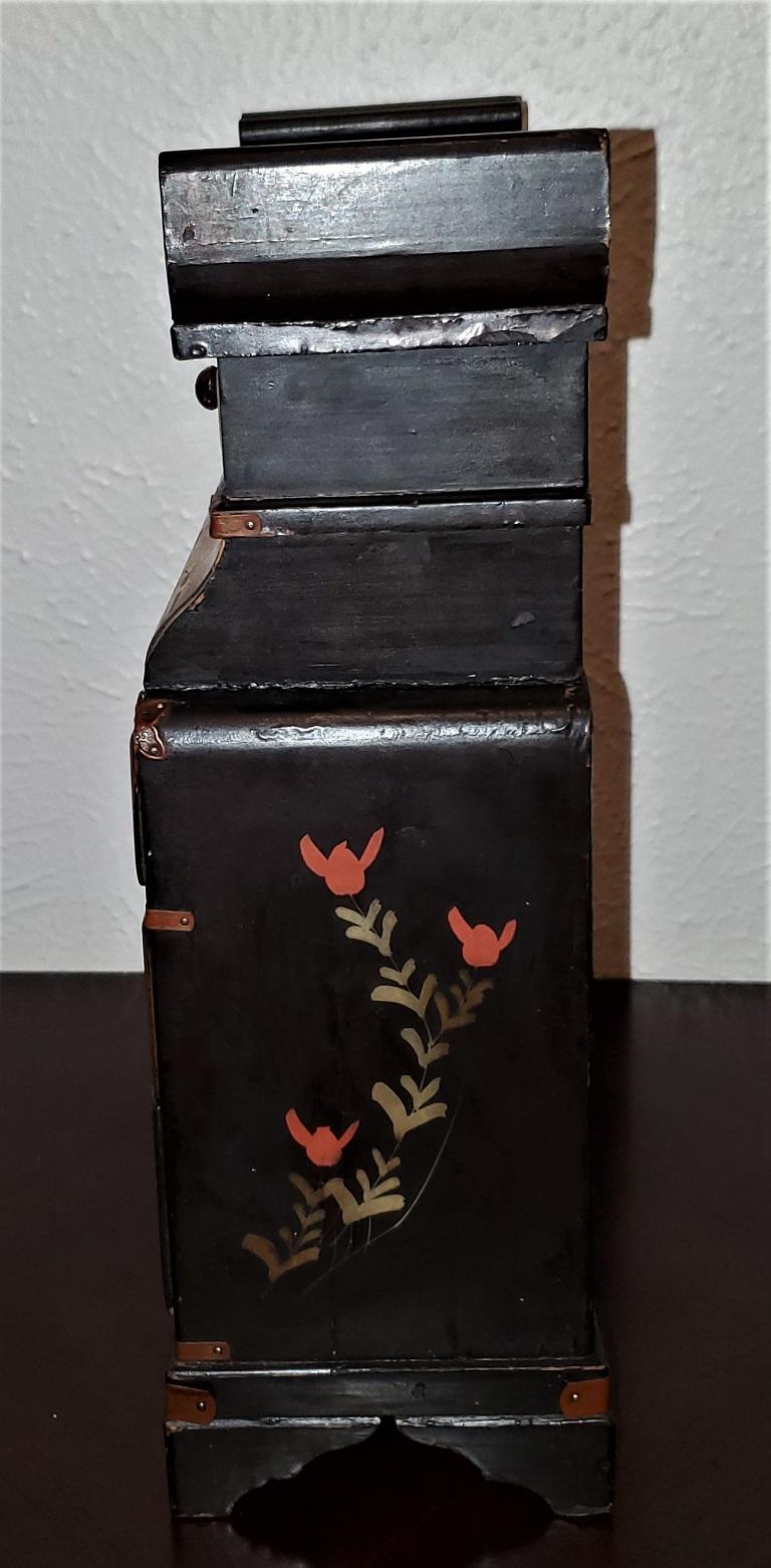 Vintage Japanese Lacquered Trinket Box In Good Condition In Dallas, TX