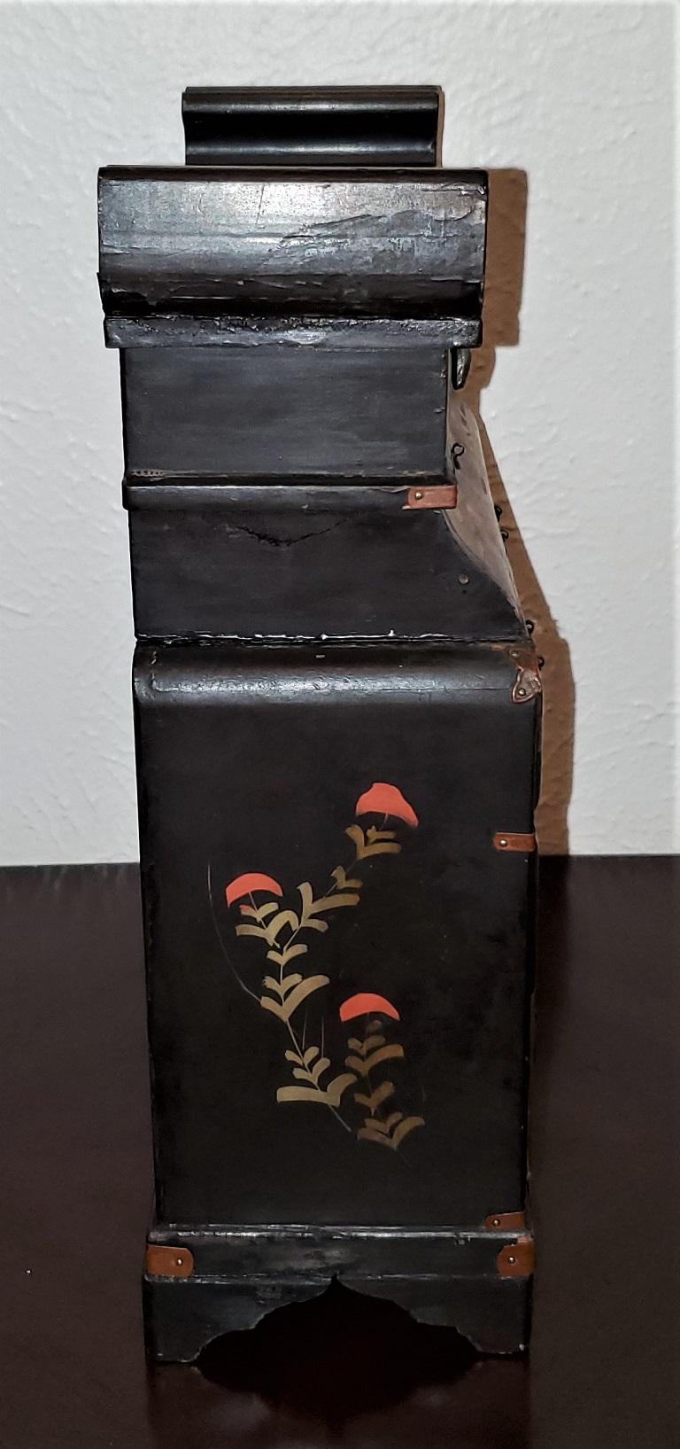 Vintage Japanese Lacquered Trinket Box 1