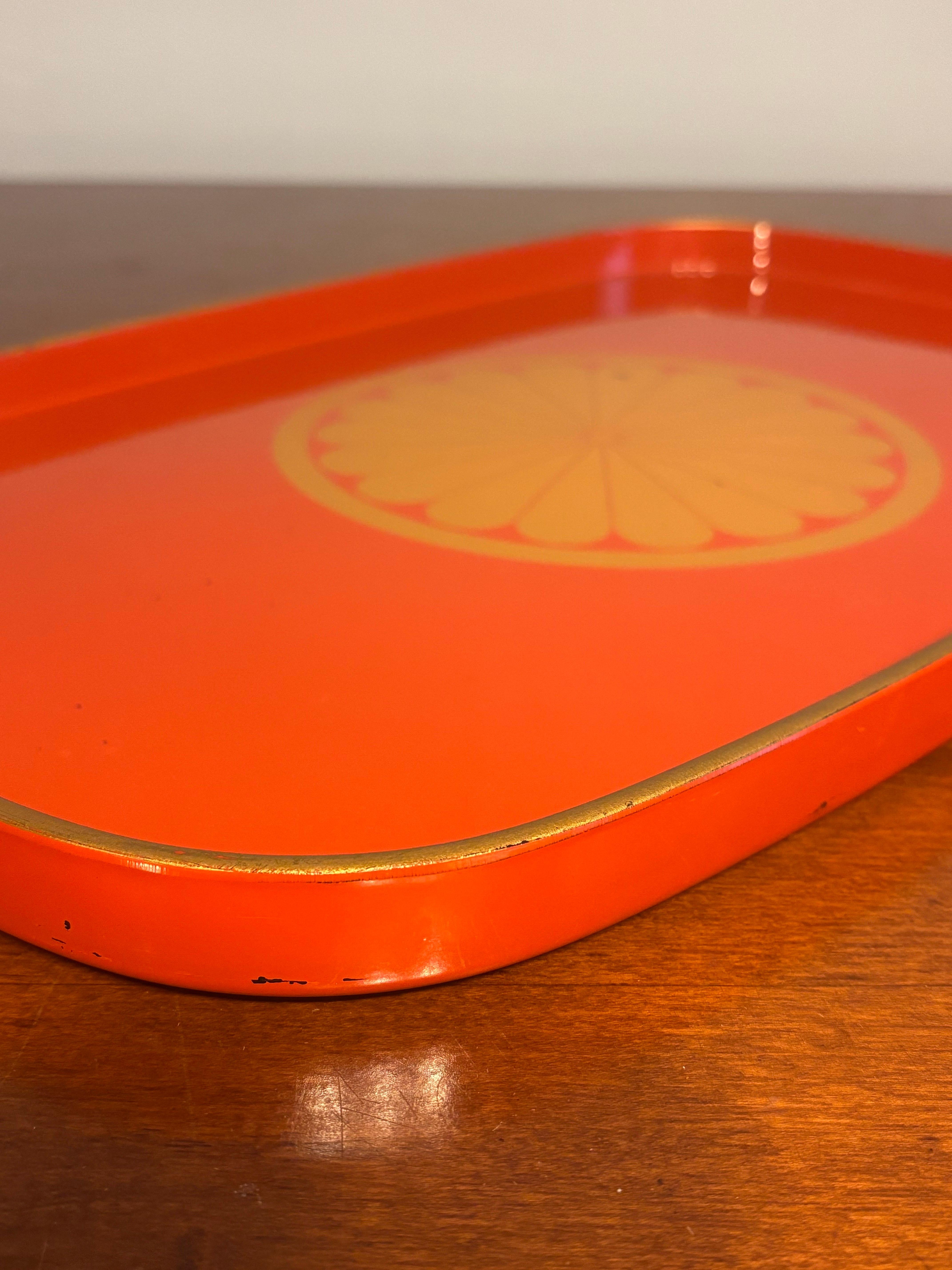 Vintage-Tablett aus japanischem Lack mit goldenem Chrysanthemen-Motiv, 1960er Jahre im Angebot 1