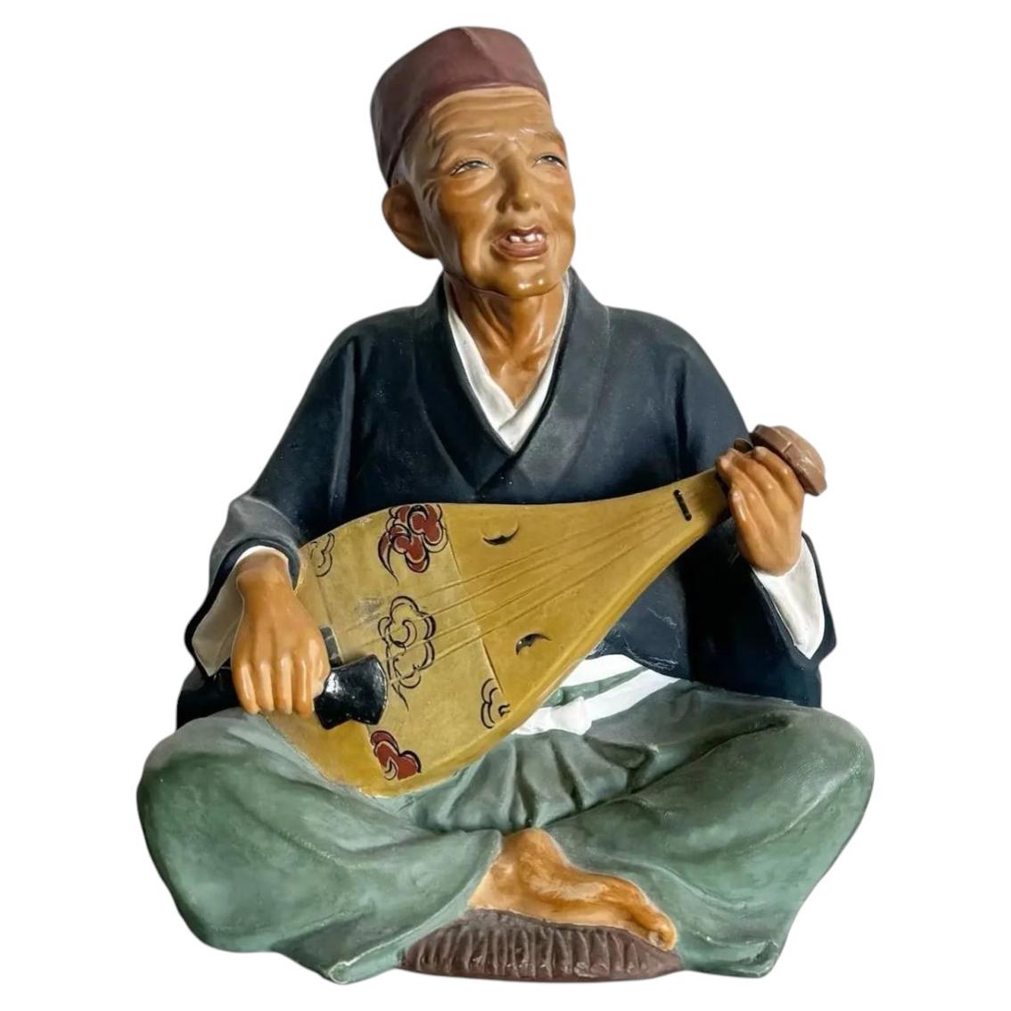 Poupée japonaise vintage en argile de Leftons représentant un vieil homme jouant du biwa