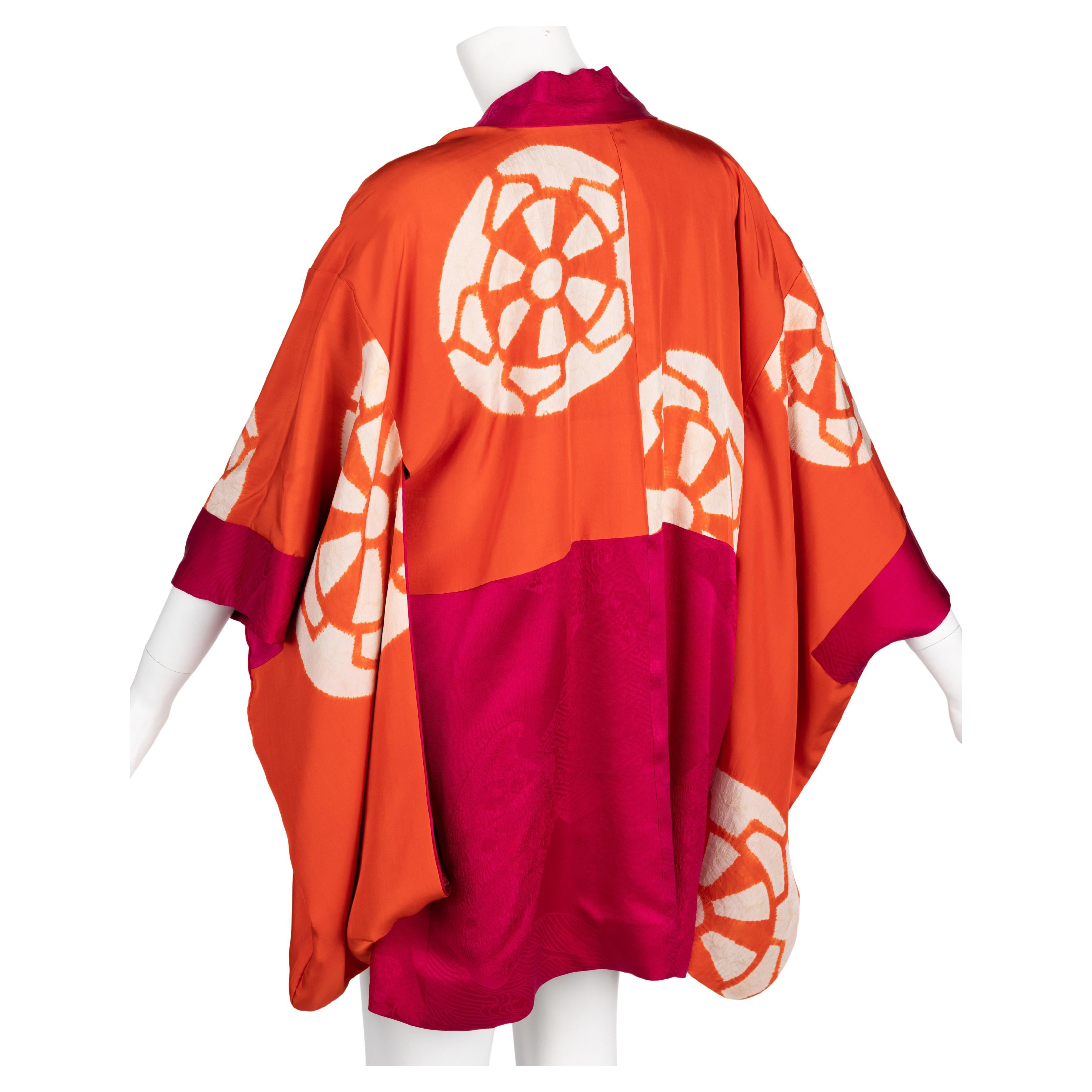 Rose Veste kimono japonaise vintage en soie orange magenta teintée par cravate, années 1970 en vente