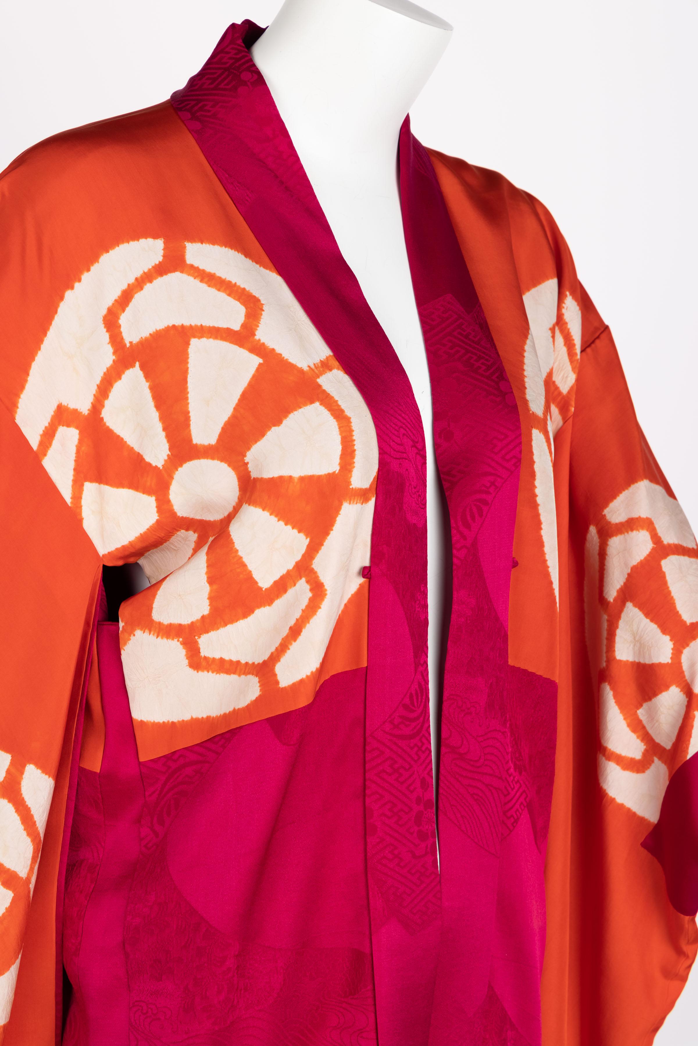 Veste kimono japonaise vintage en soie orange magenta teintée par cravate, années 1970 en vente 3