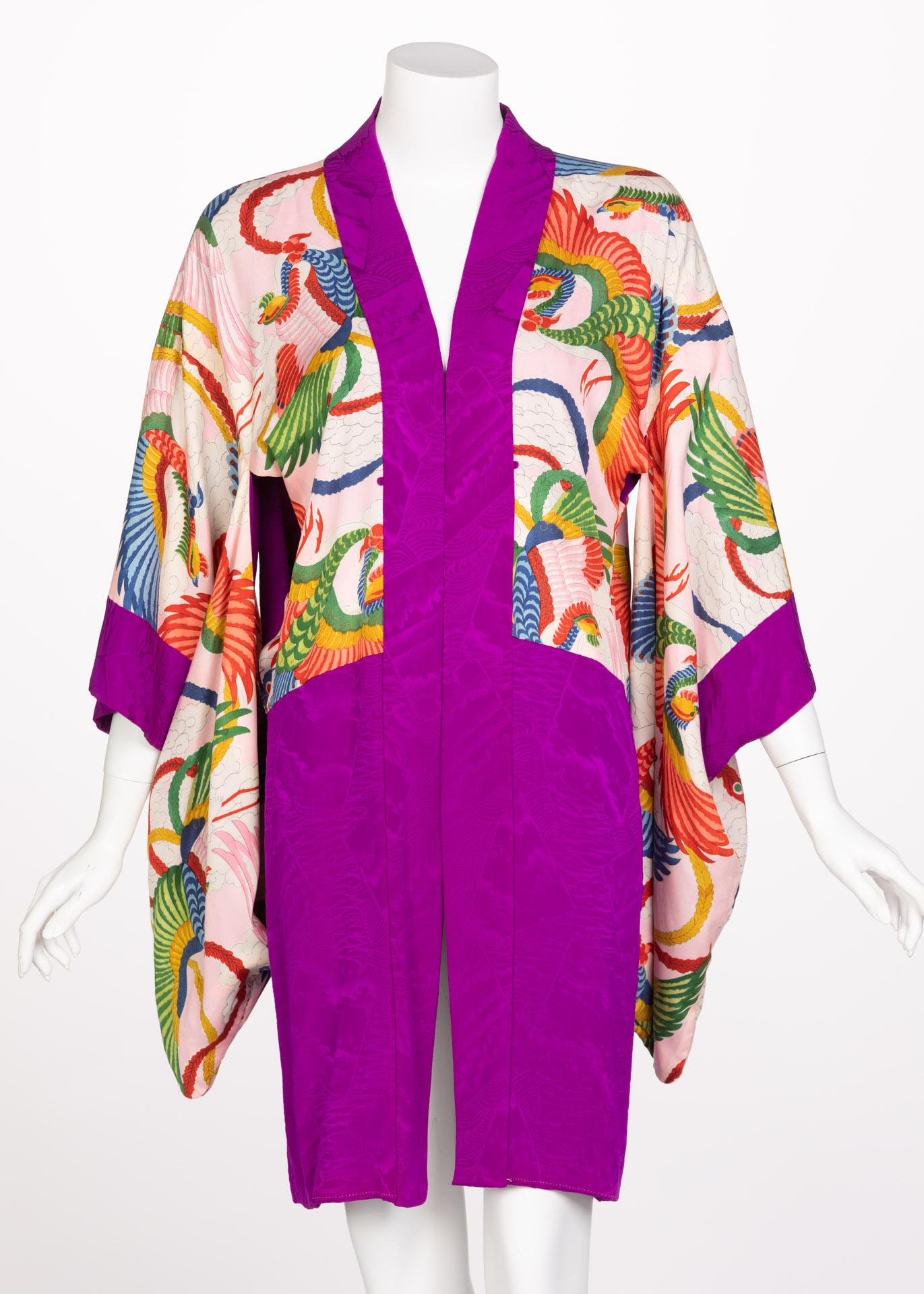 Japanischer Vintage-Kimono mit megantafarbigem Seidendruck für Damen oder Herren im Angebot