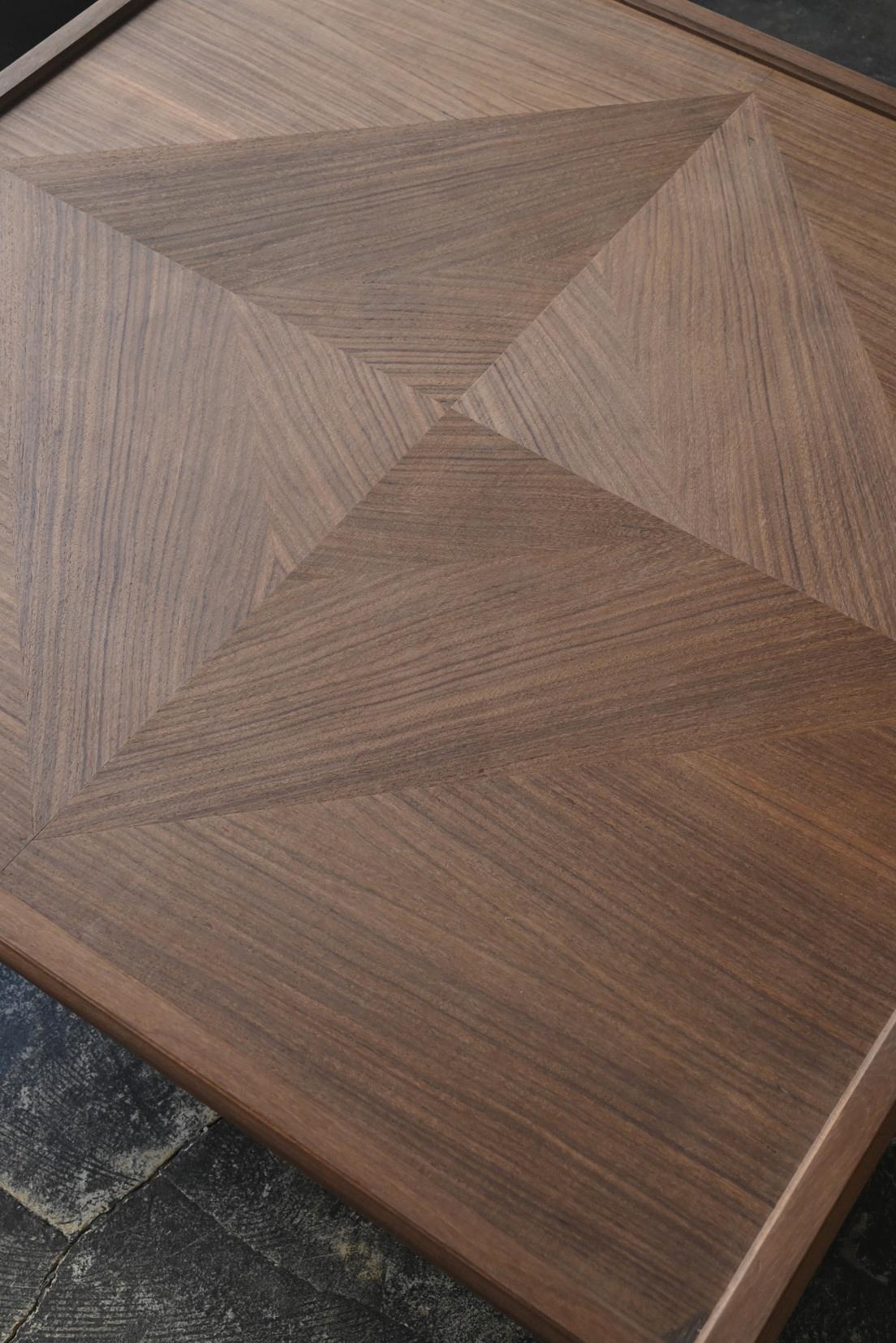 Mesa japonesa vintage de diseño moderno / 1950-1990 / Montada en venta 2