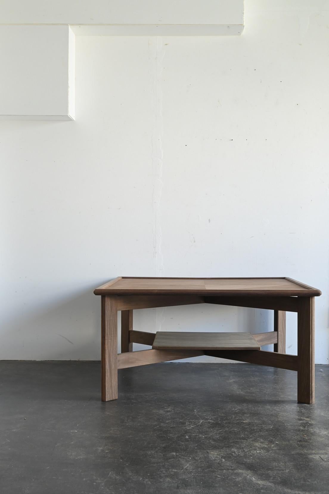 Mesa japonesa vintage de diseño moderno / 1950-1990 / Montada Madera en venta