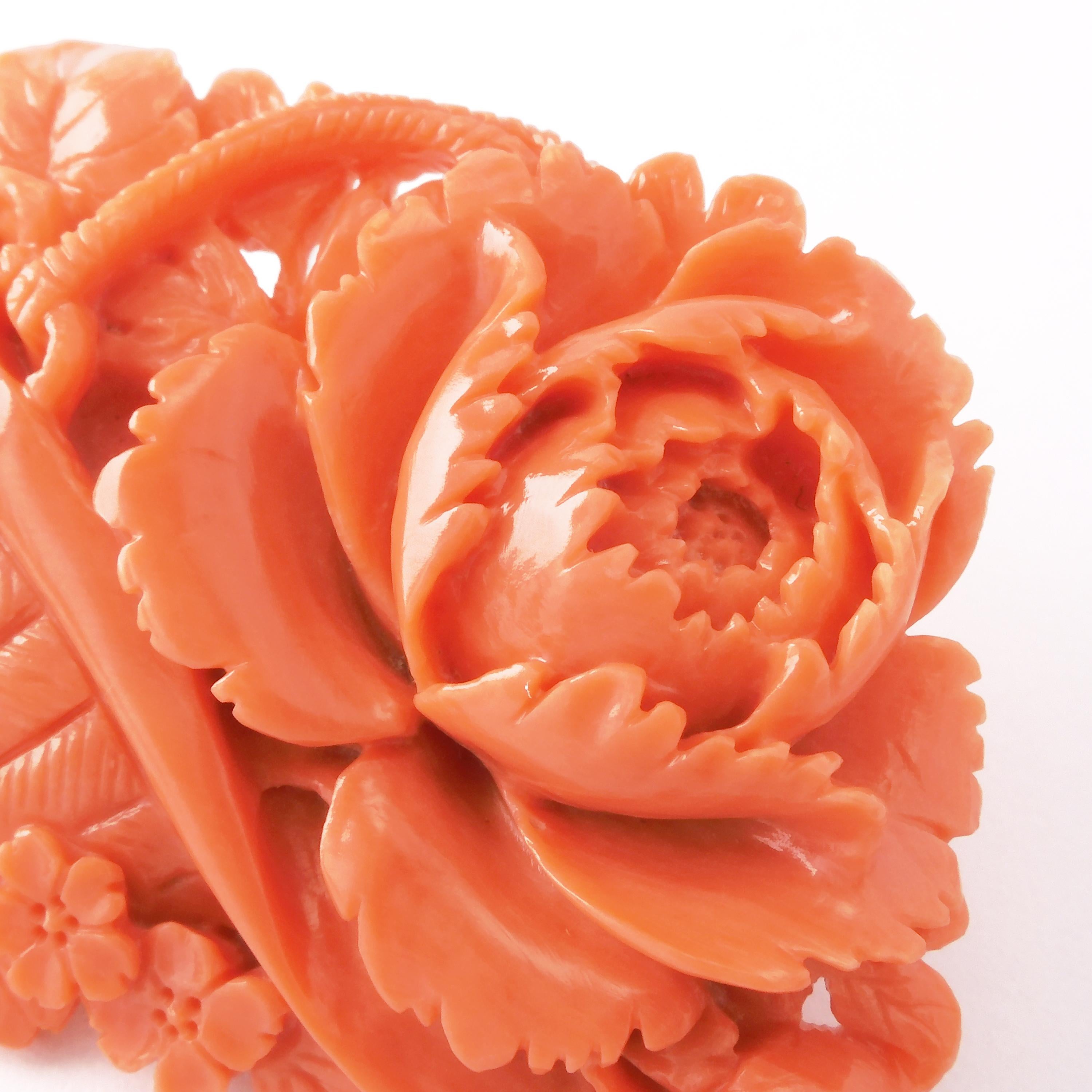 This vintage Japanese Momoiro Sango coral plate is delicately carved from thick coral logs and high-quality material with very little color unevenness.  The carving displays a lively movement and flowers are blooming beautifully. The height of