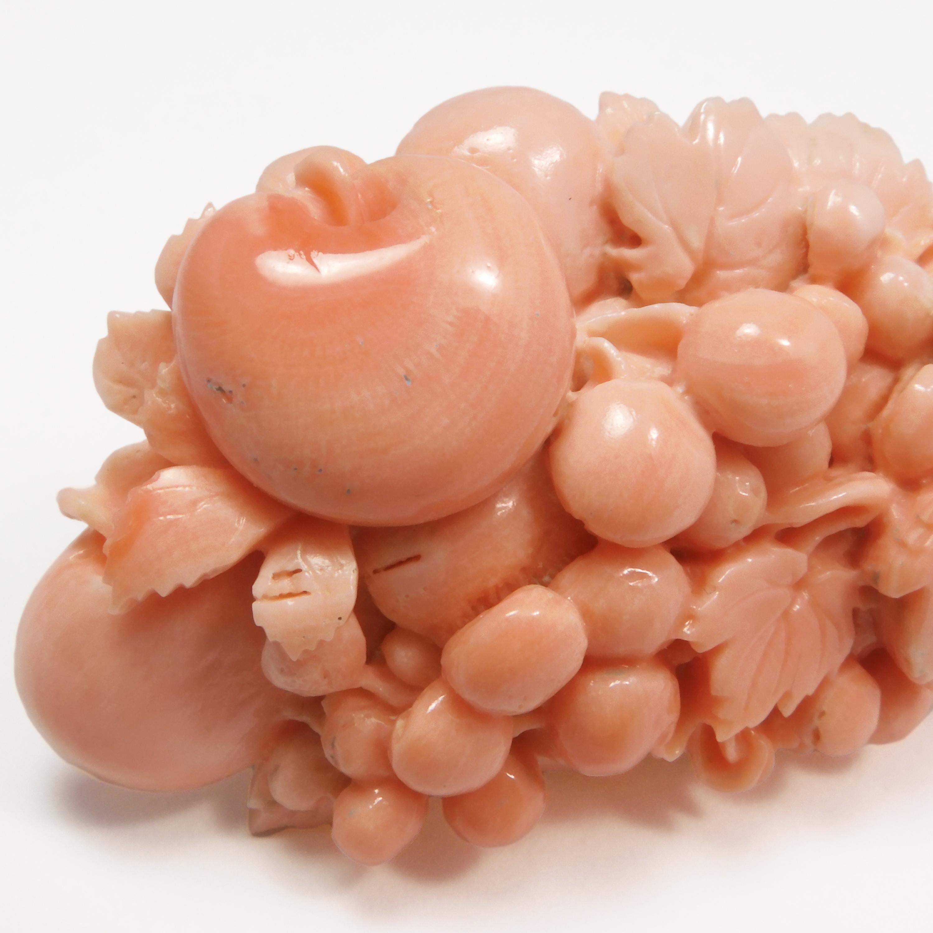 Vintage Japanese Momoiro Sango Carved Coral Plate Fruits For Sale 1