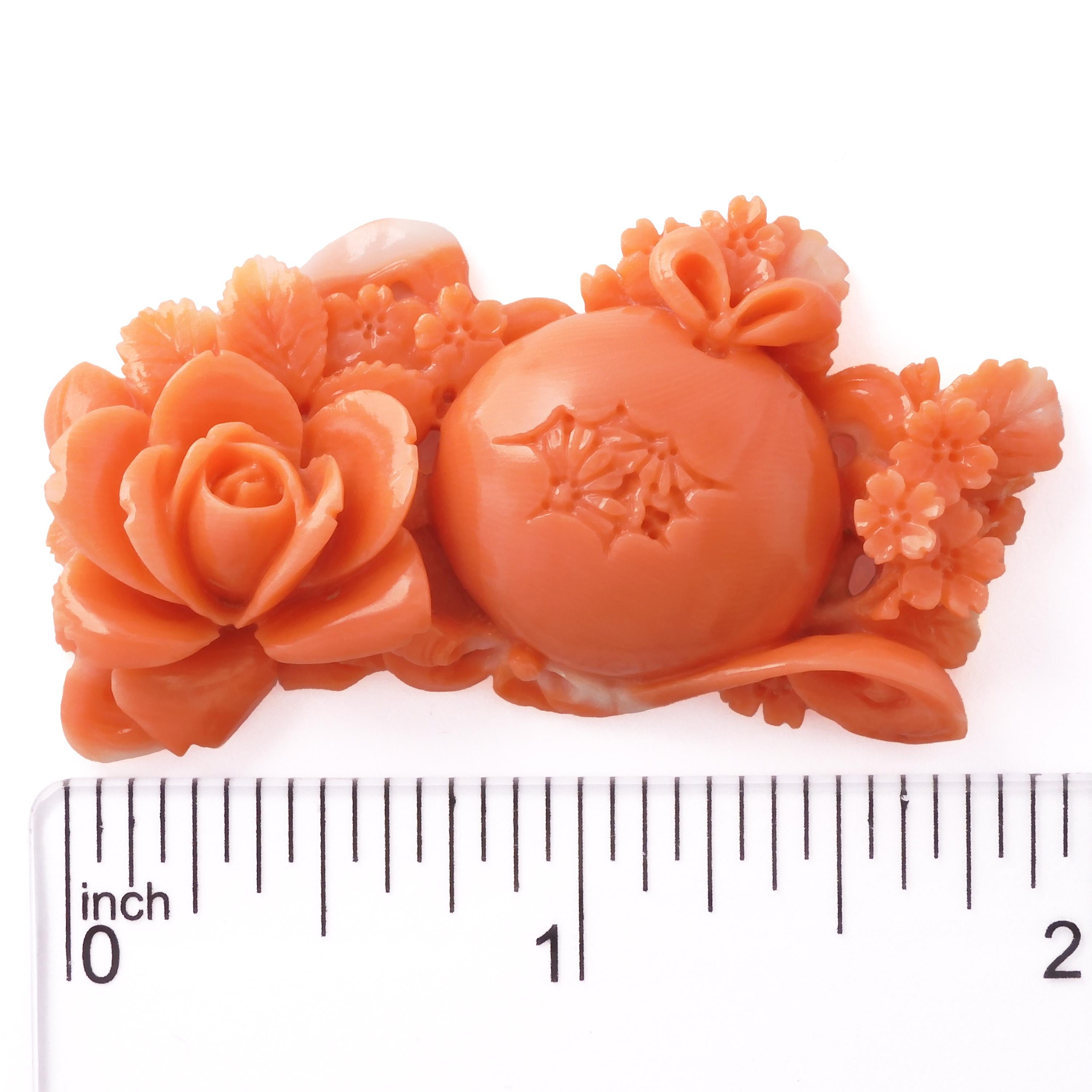 Vintage Japanese Momoiro Sango Carved Coral Plate, Rose and Primrose Flower For Sale 4