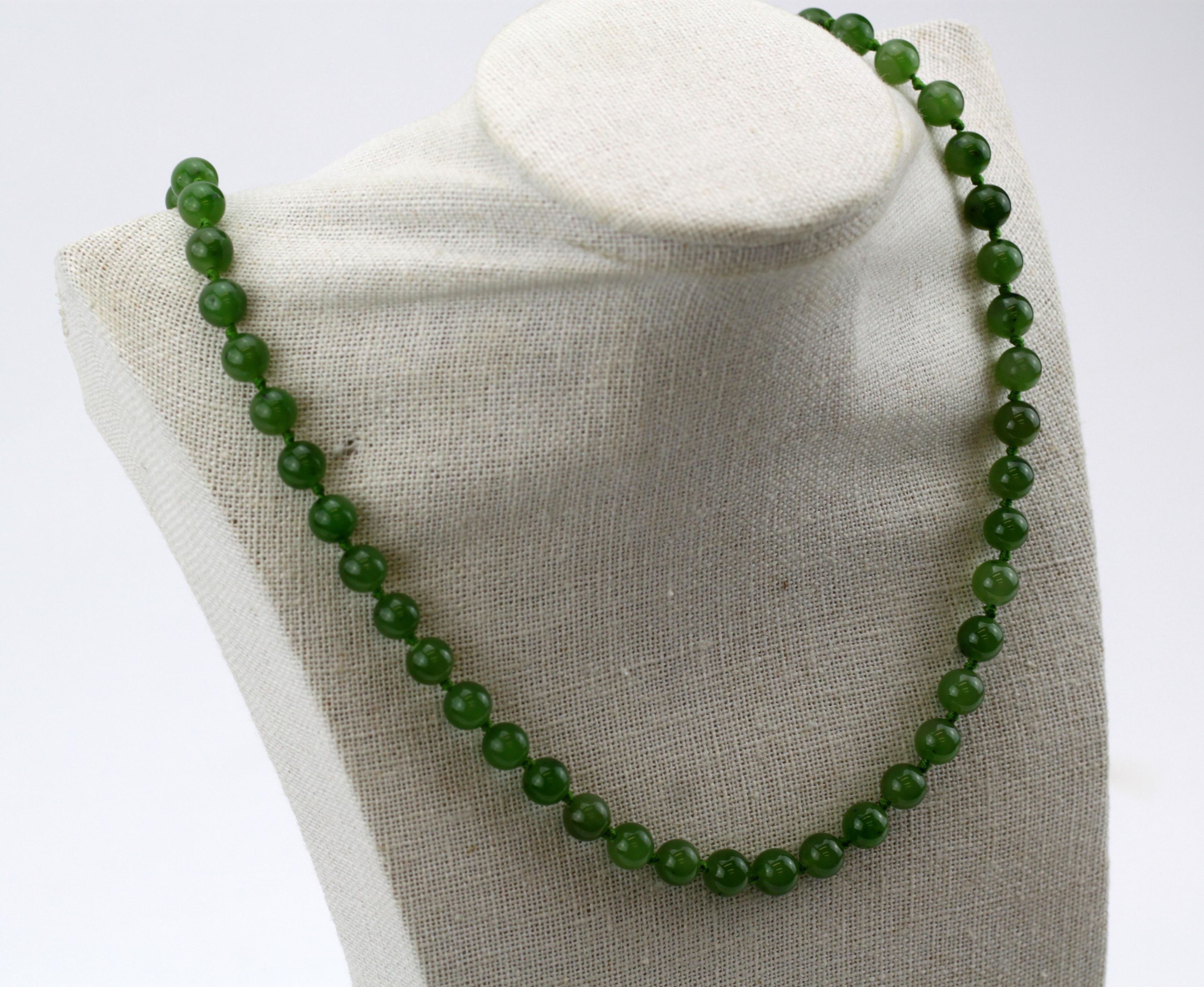 Vintage Japanese natural jade bead necklace with 14k gold clasp
Made in Japan Circa.1970's
Hallmarked 14K

Dimensions -
Length : 65 cm
Necklace Width : 0.8 cm
Weight : 54 grams total

Condition: General used, excellent and pleasant overall