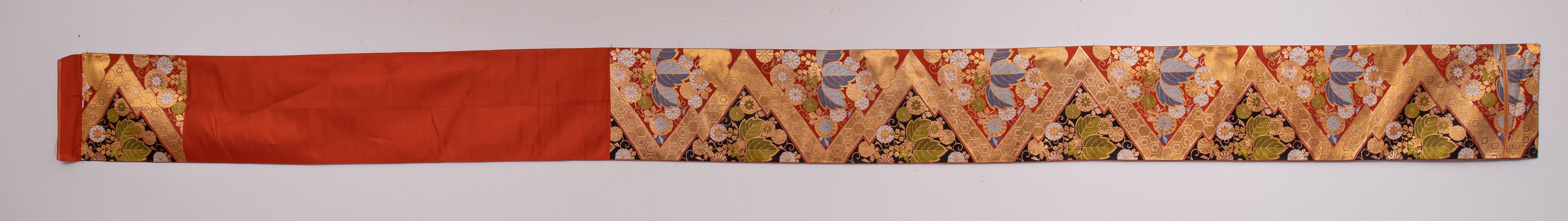 An obi in very good condition that can be utilized as a table runner, wall hanging.
