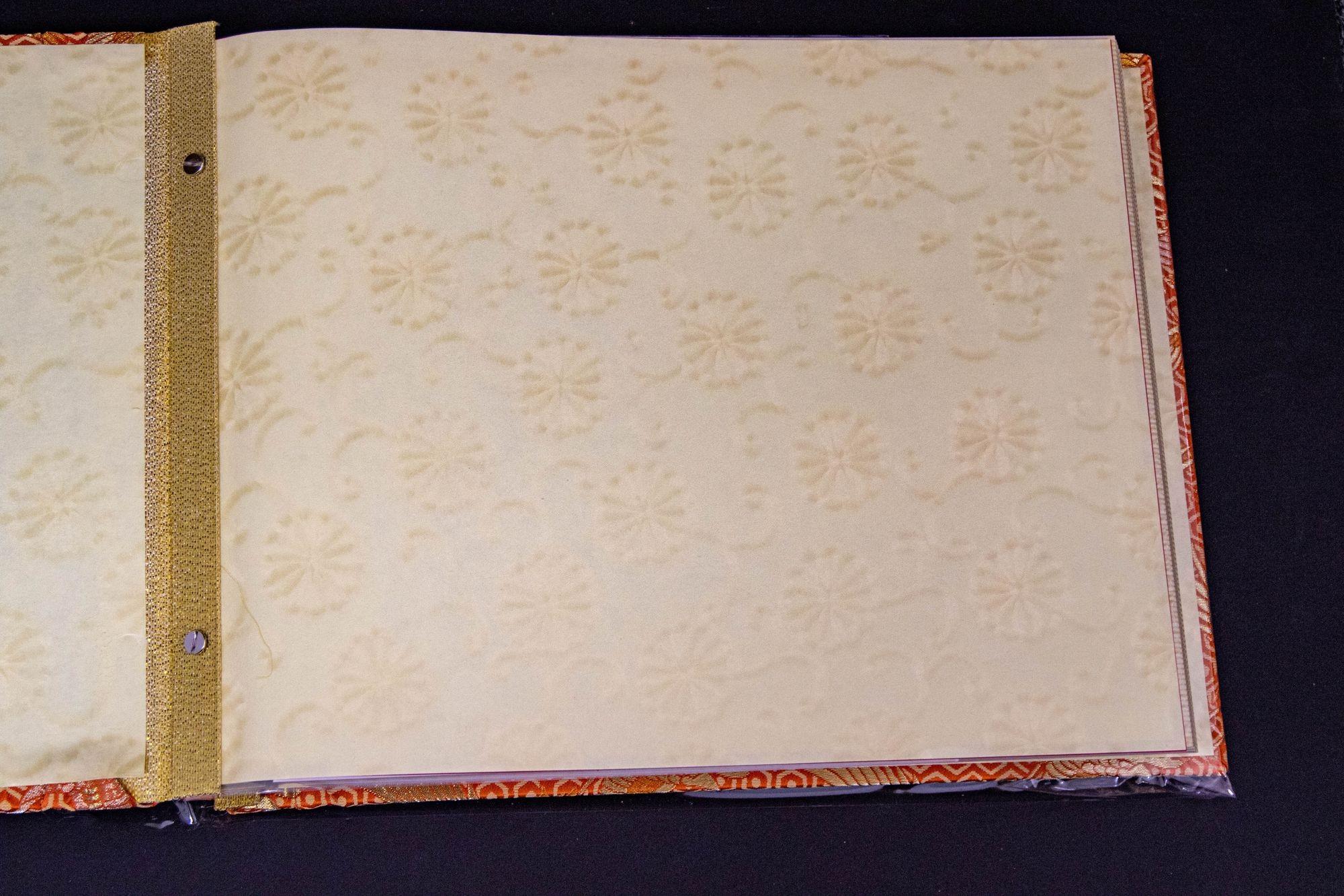 Vintage Japanese Orange Silk Embroidery Vintage Wedding Photo Album in Box In Good Condition For Sale In North Hollywood, CA