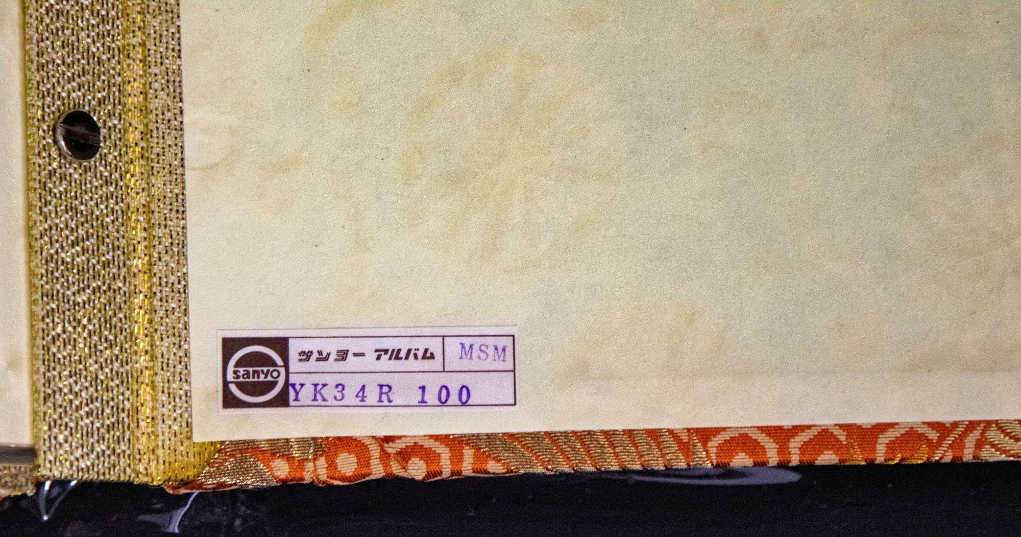 Japanische Vintage-Hochzeits-Foto album in Box aus orangefarbener Seide mit Stickerei im Angebot 2