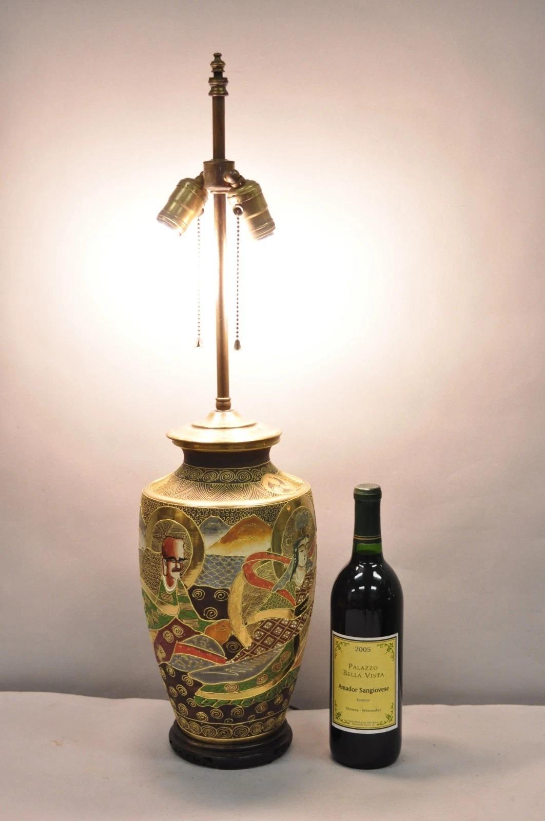 Vintage Japanese Oriental Porcelain Satsuma Vase Gold Gilt Figural Table Lamp on Wooden Base. Circa Early 20th Century. Measurements: 29