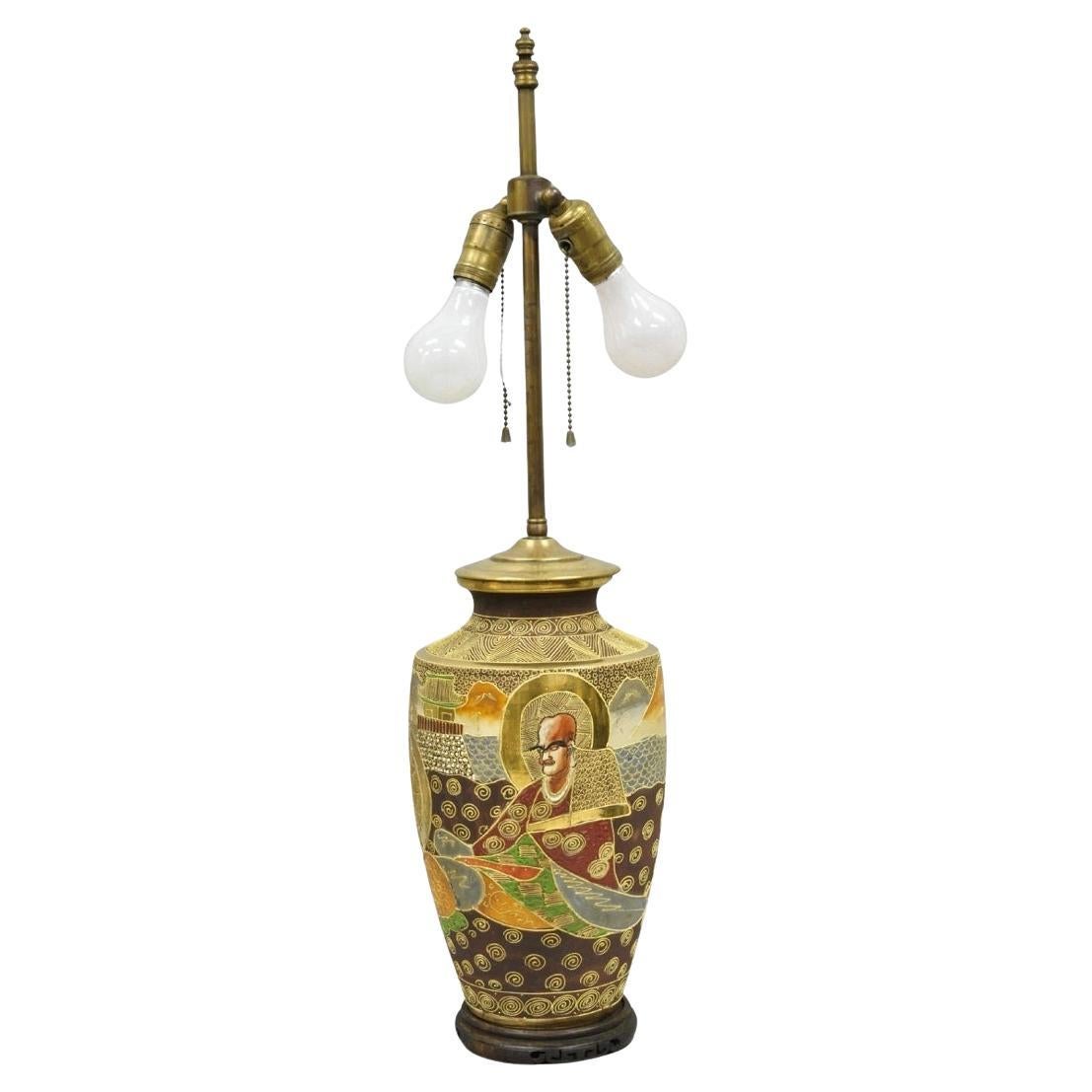 Vintage Japanese Oriental Porcelain Satsuma Vase Gold Gilt Figural Table Lamp (Lampada da tavolo figurata)