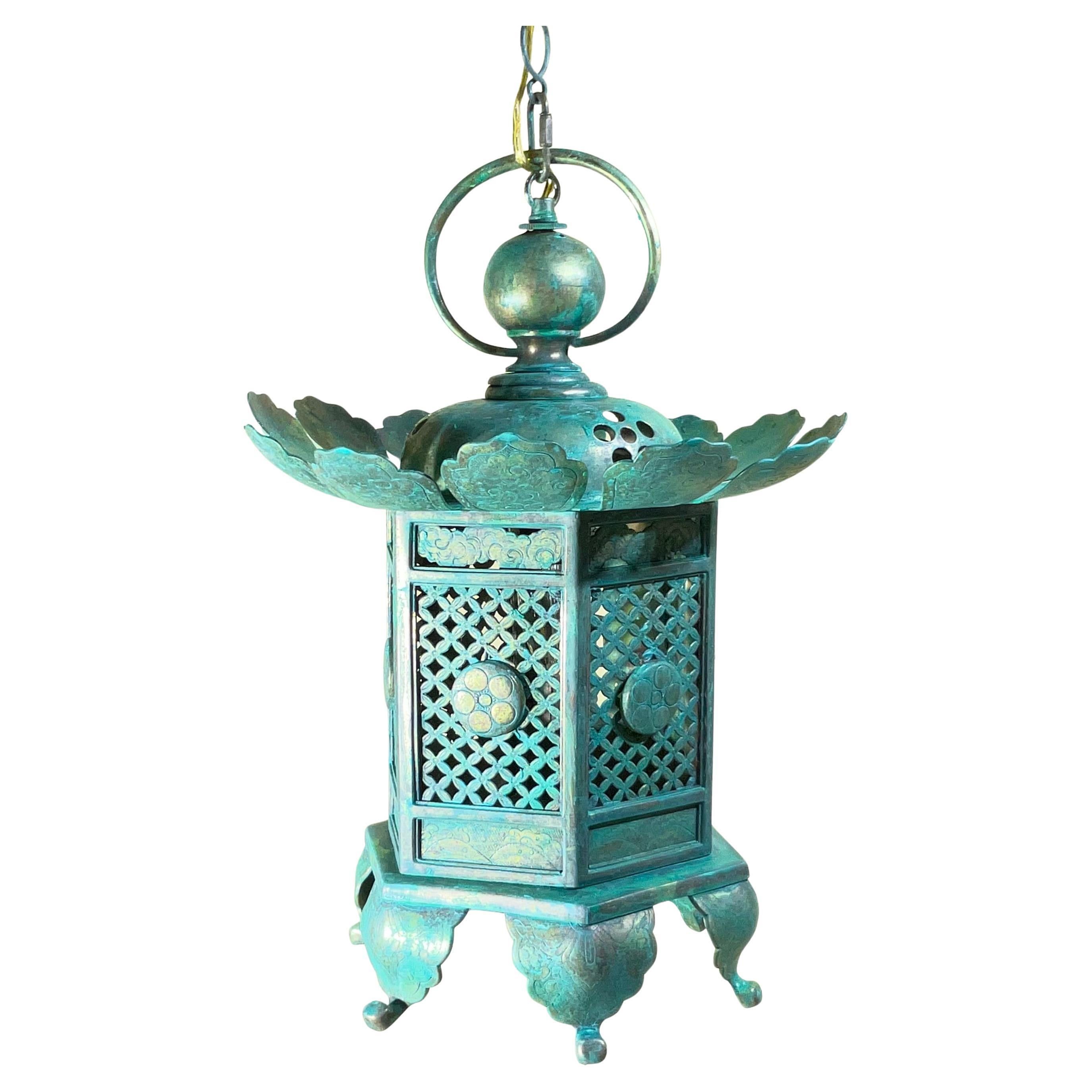 Lanterna del tempio a pagoda in ottone patinato vintage -17 "x 12"