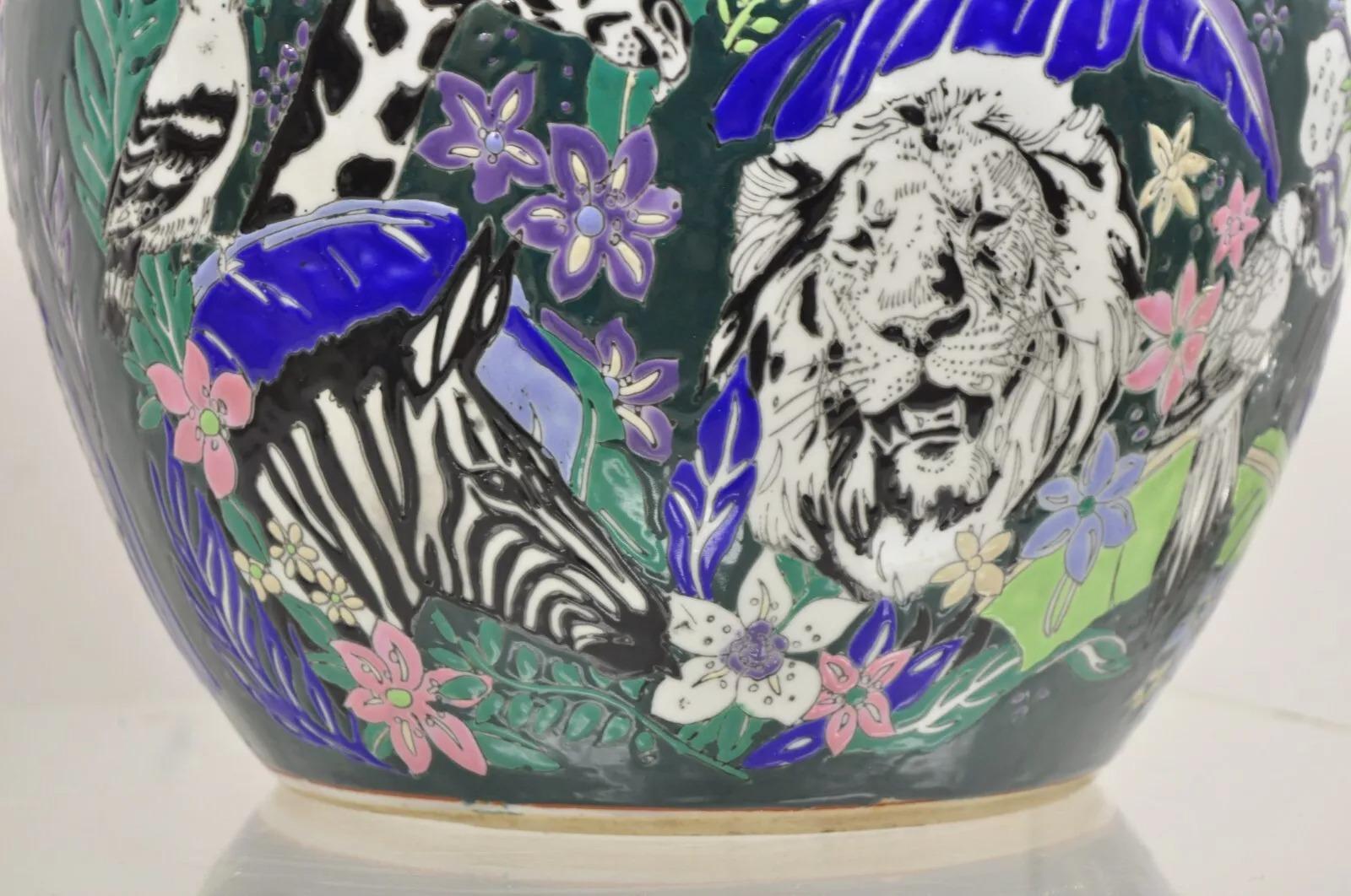 Jardiniere Cachepot Pot en Porcelaine Japonaise Vintage Animal Sauvage Africain Bon état à Philadelphia, PA