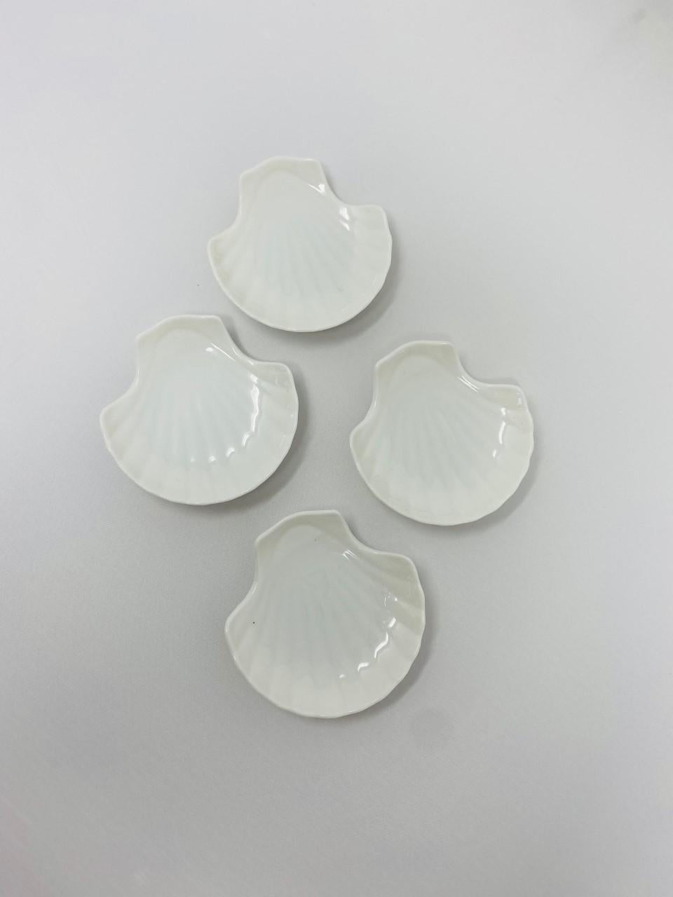 Vintage Japanese Porcelain Appetizer Plates 'Set of 4' Mid Century In Good Condition For Sale In San Diego, CA