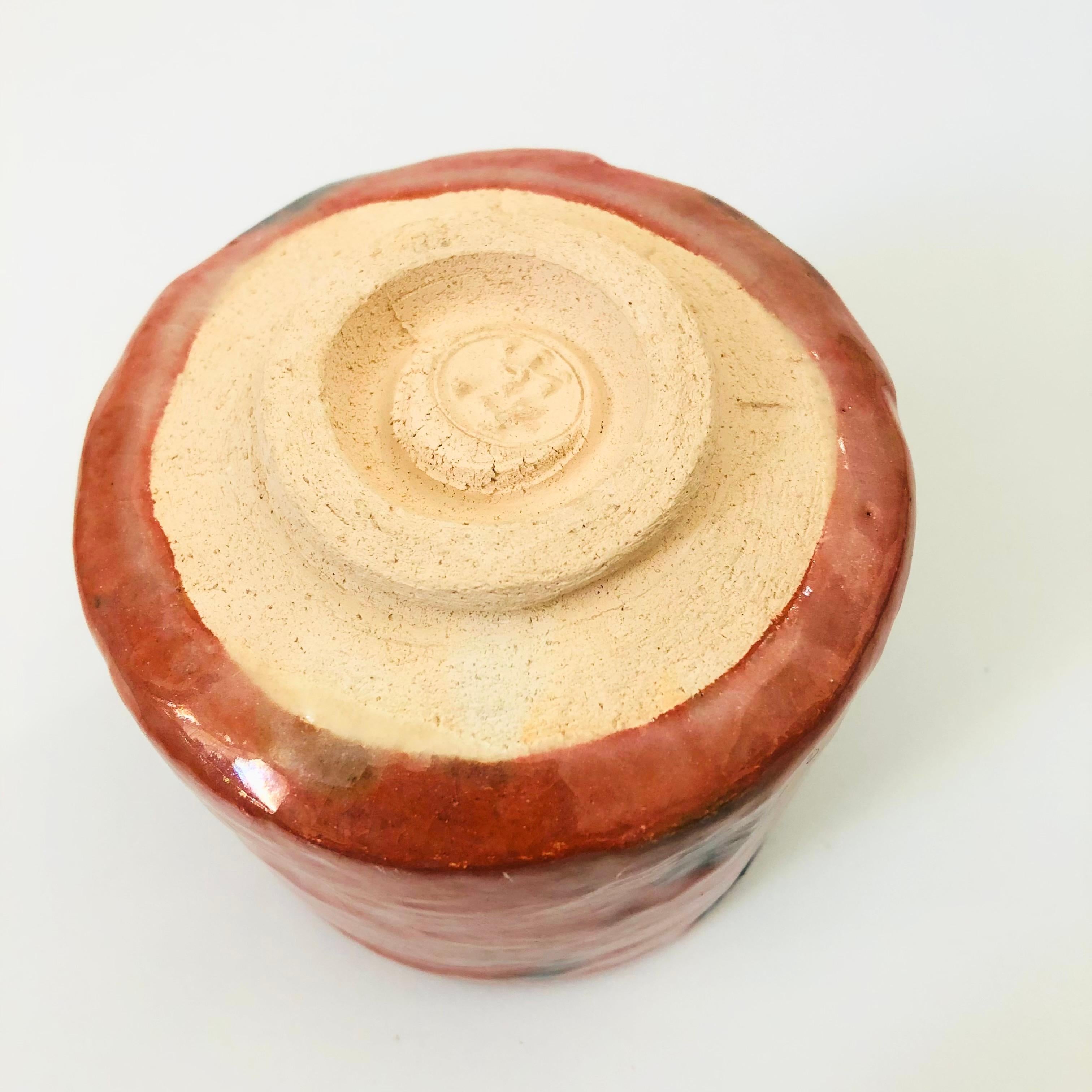 Vase japonais vintage en poterie de raku rouge en vente 1