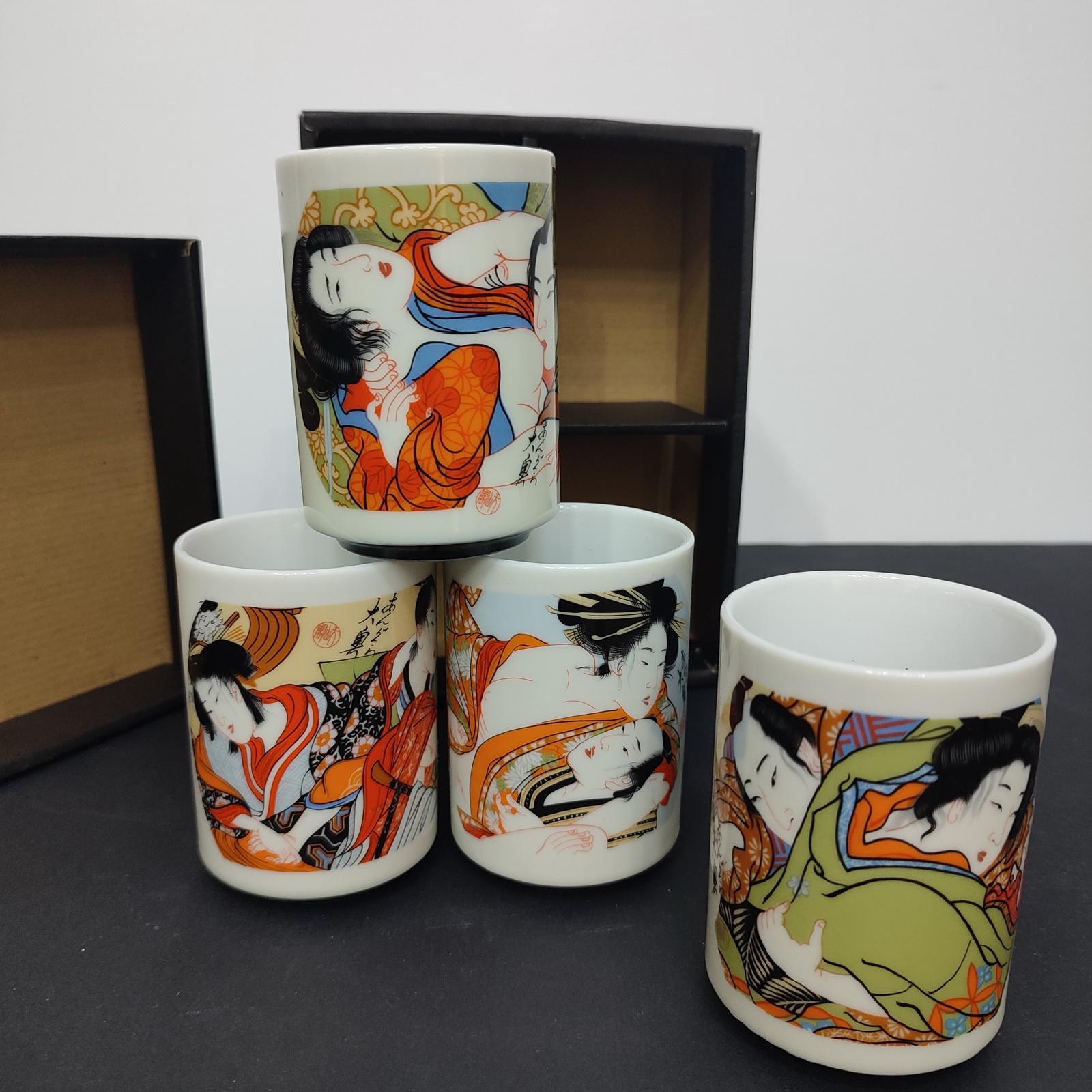 Giapponese Set vintage giapponese di 4 tazze da sake in ceramica con scene erotiche