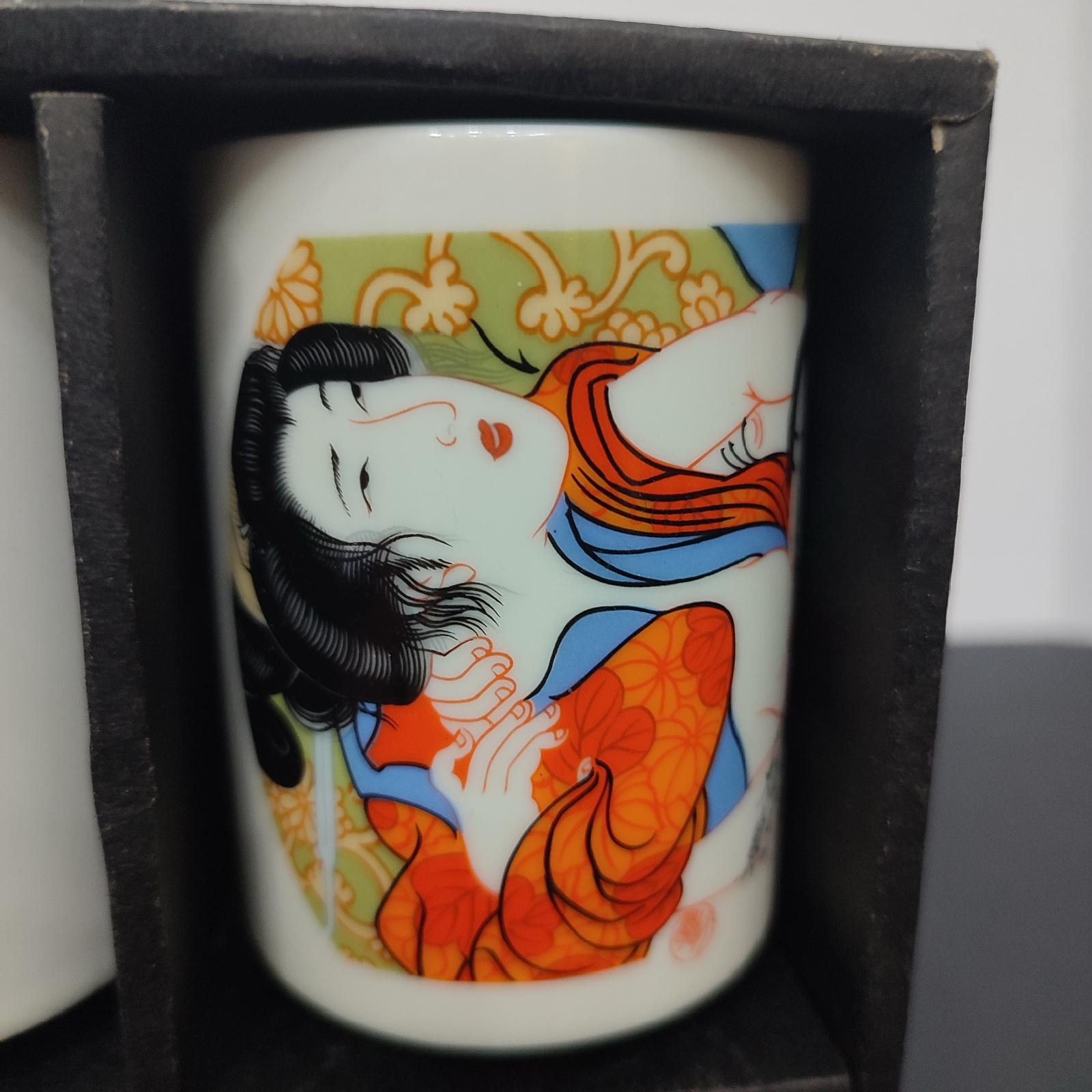 Set vintage giapponese di 4 tazze da sake in ceramica con scene erotiche 1