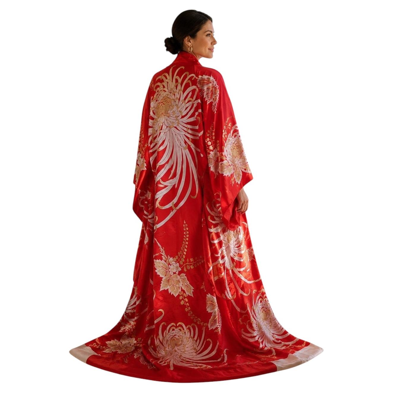 Kimono da sposa giapponese vintage "Uchikake" in seta, ricamato a mano, anni '70 in vendita