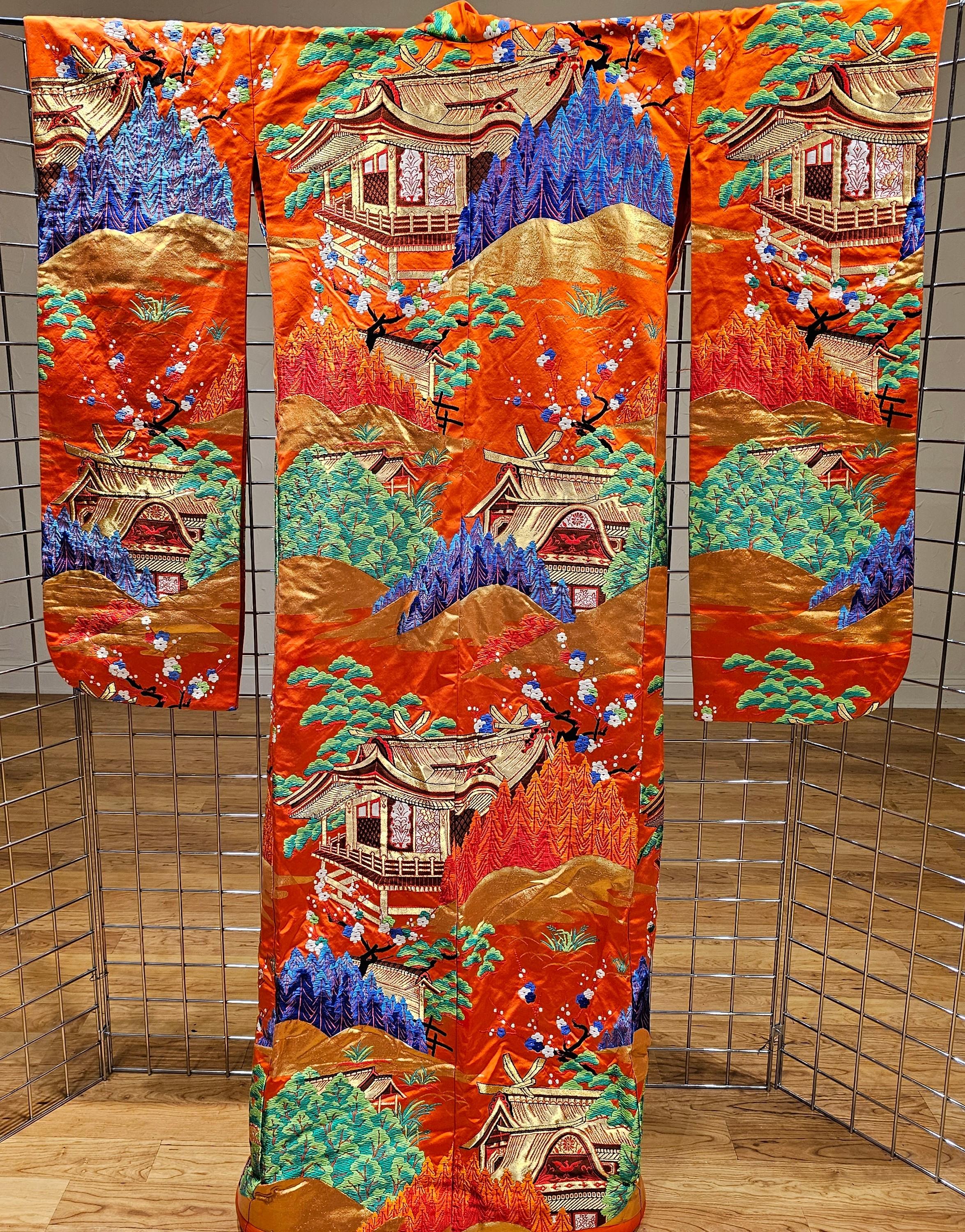 Japanischer zeremonieller Kimono aus Seidenbrokat-Stickerei in Grün, Rot, Blau im Angebot 5