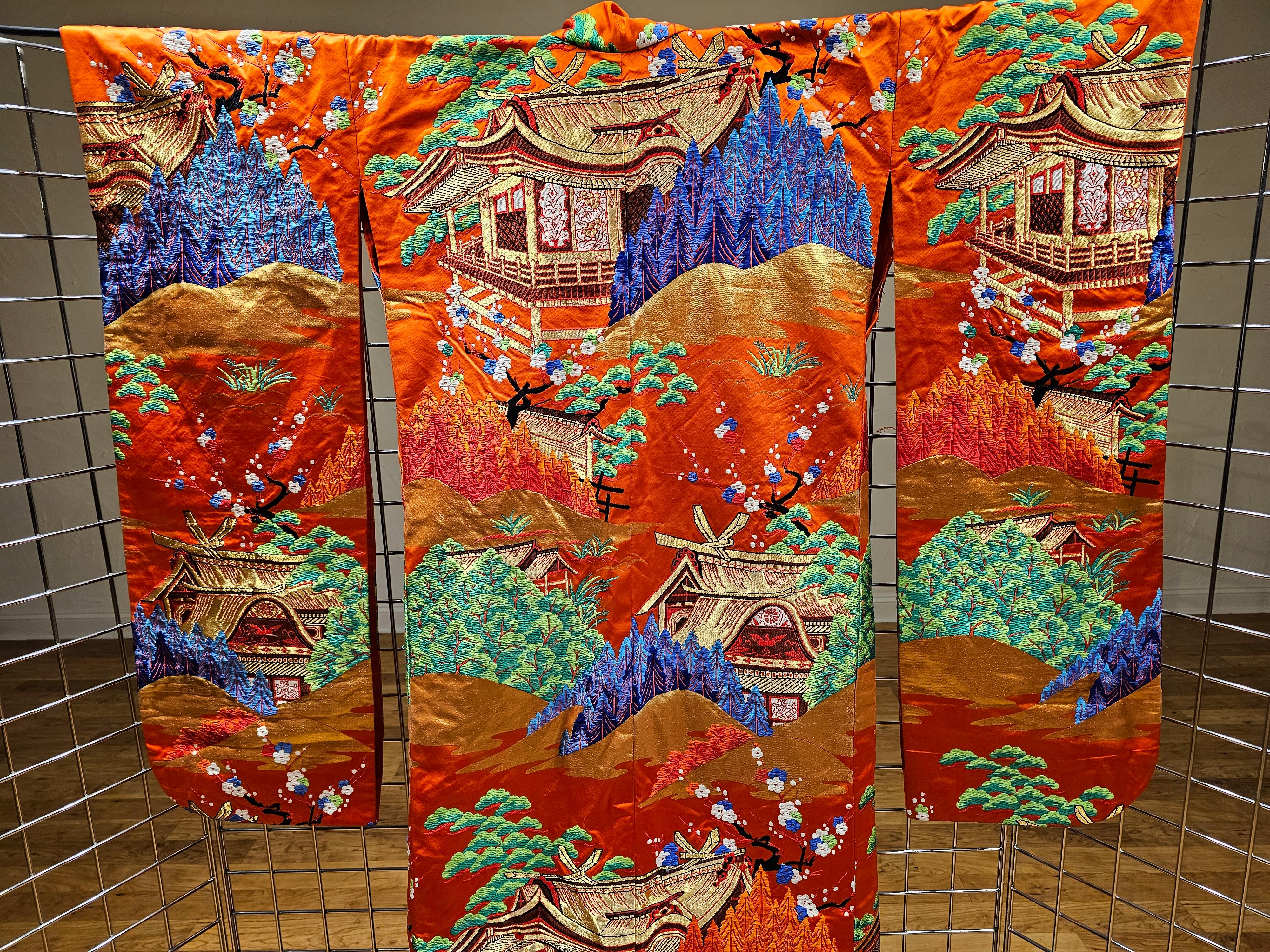 Japanischer zeremonieller Kimono aus Seidenbrokat-Stickerei in Grün, Rot, Blau im Angebot 6