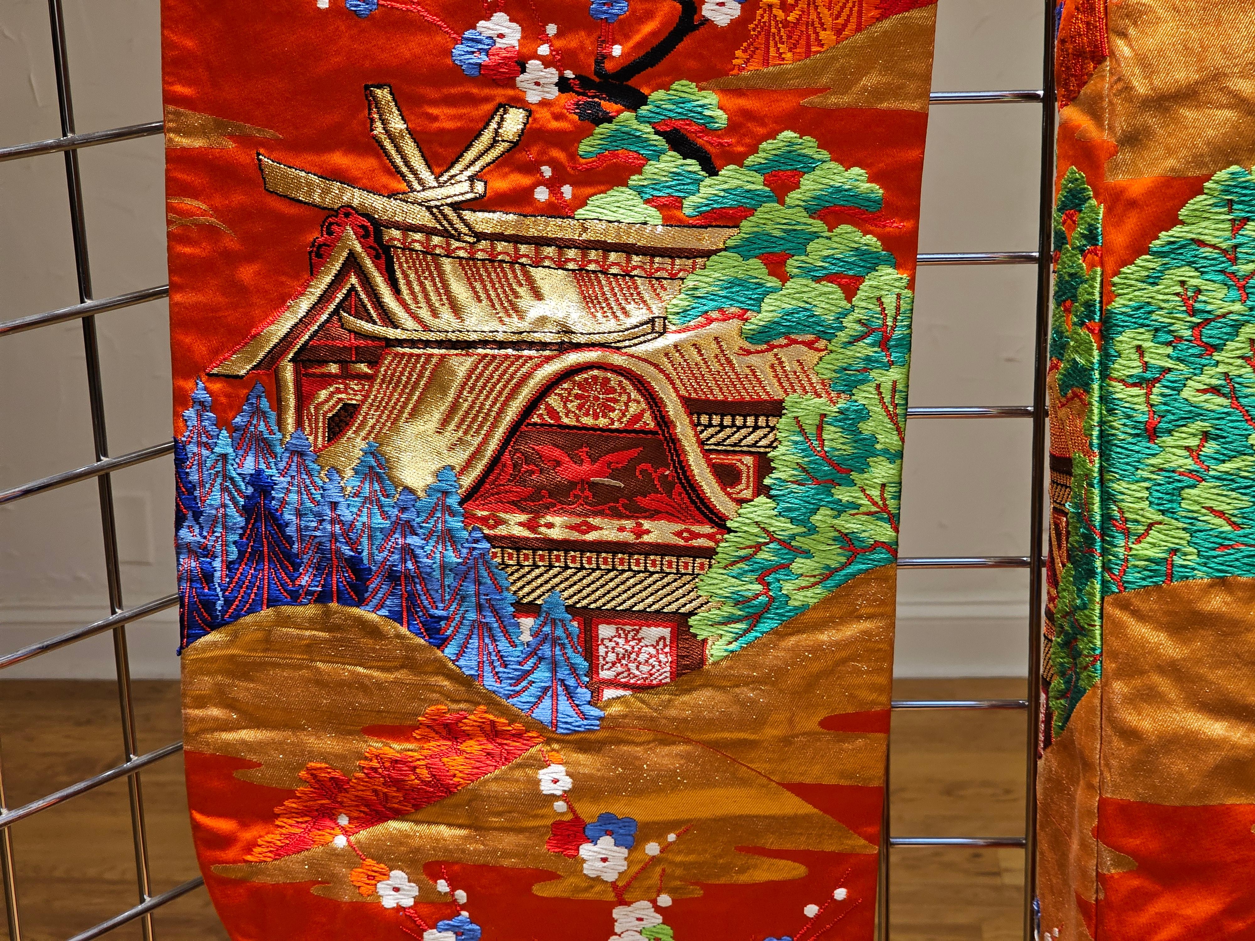 Japanischer zeremonieller Kimono aus Seidenbrokat-Stickerei in Grün, Rot, Blau im Angebot 9