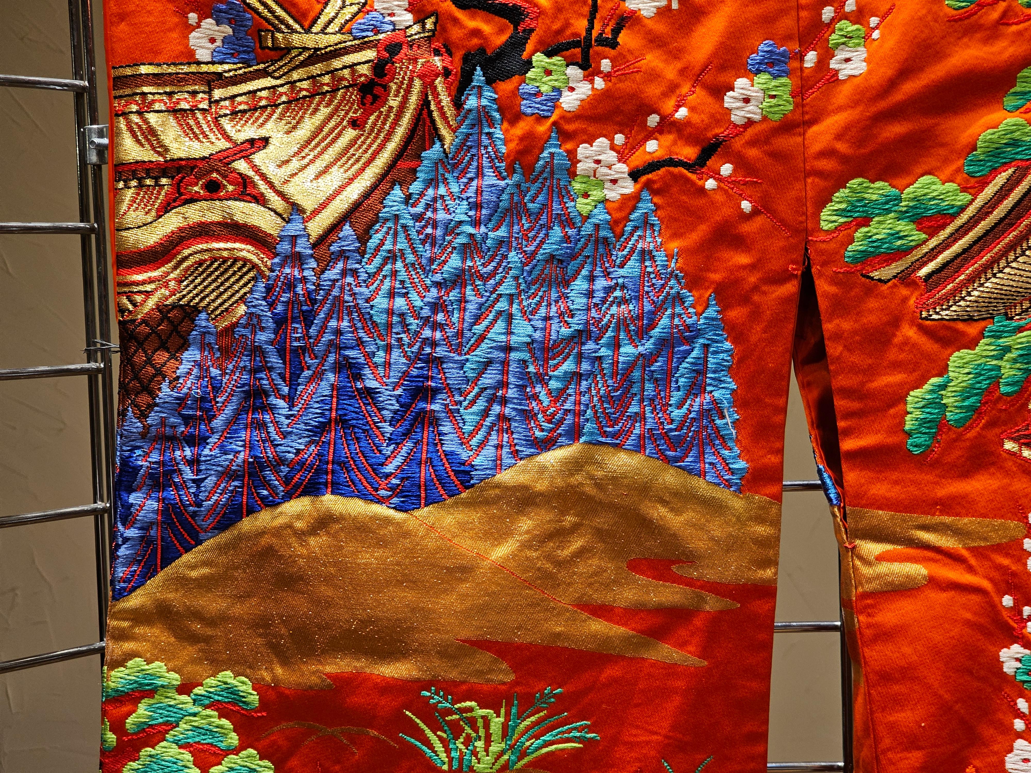 Japanischer zeremonieller Kimono aus Seidenbrokat-Stickerei in Grün, Rot, Blau im Angebot 10