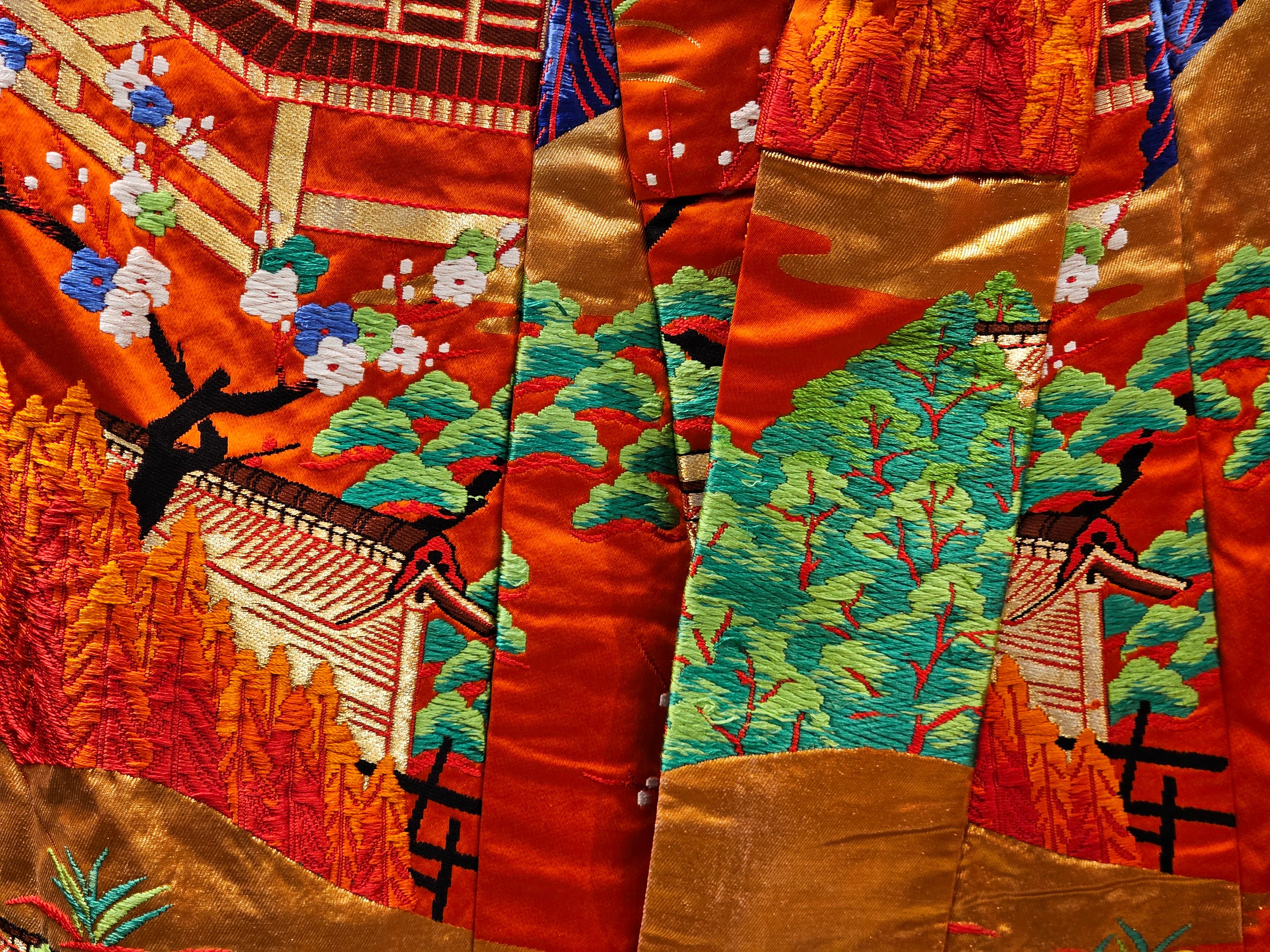 Kimono de cérémonie japonais vintage en brocart de soie vert, rouge, bleu en vente 1
