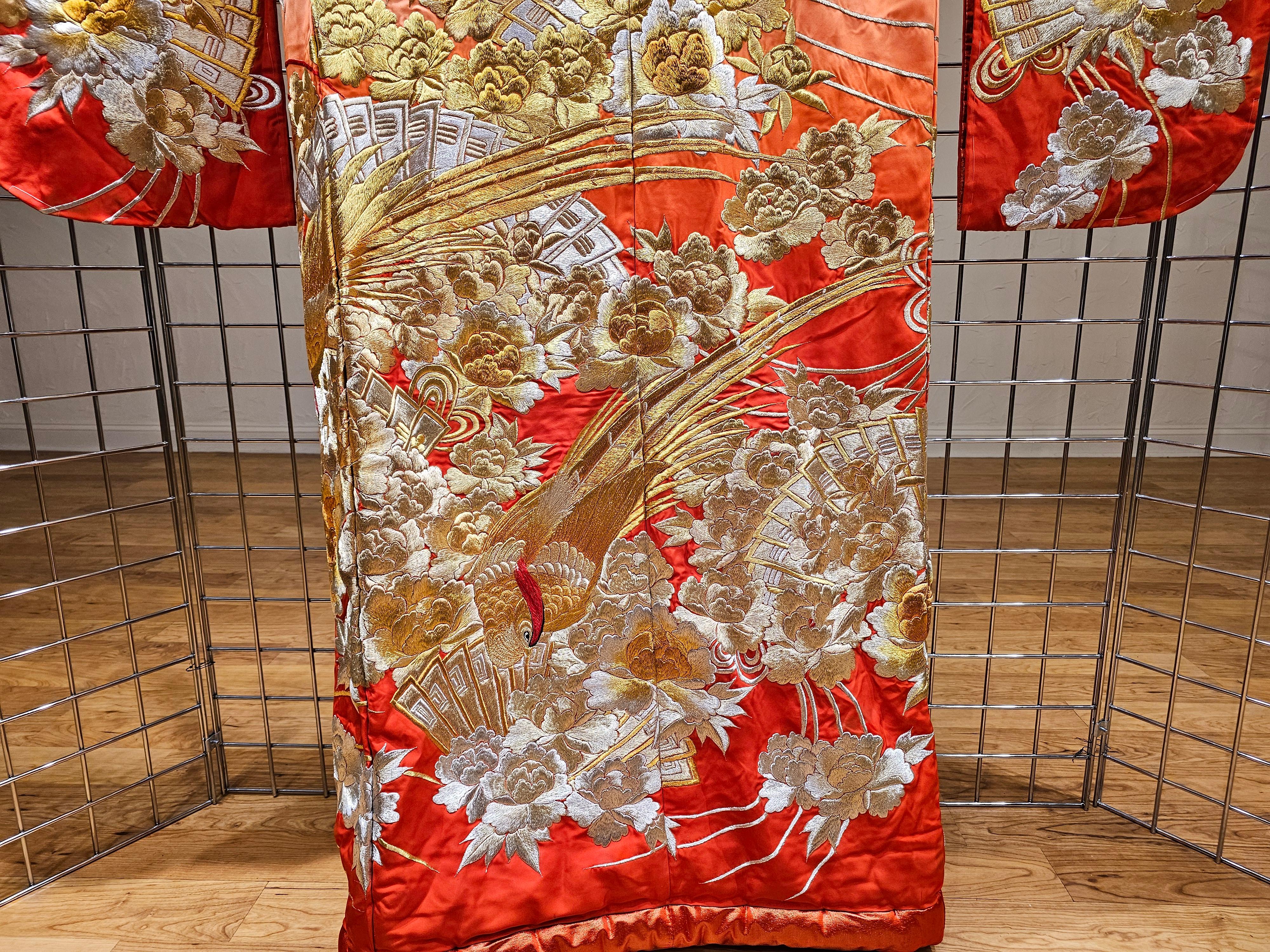 Vintage Japanese Silk Brocade Embroidery Ceremonial Kimono in Ivory, Red, Gold For Sale 9