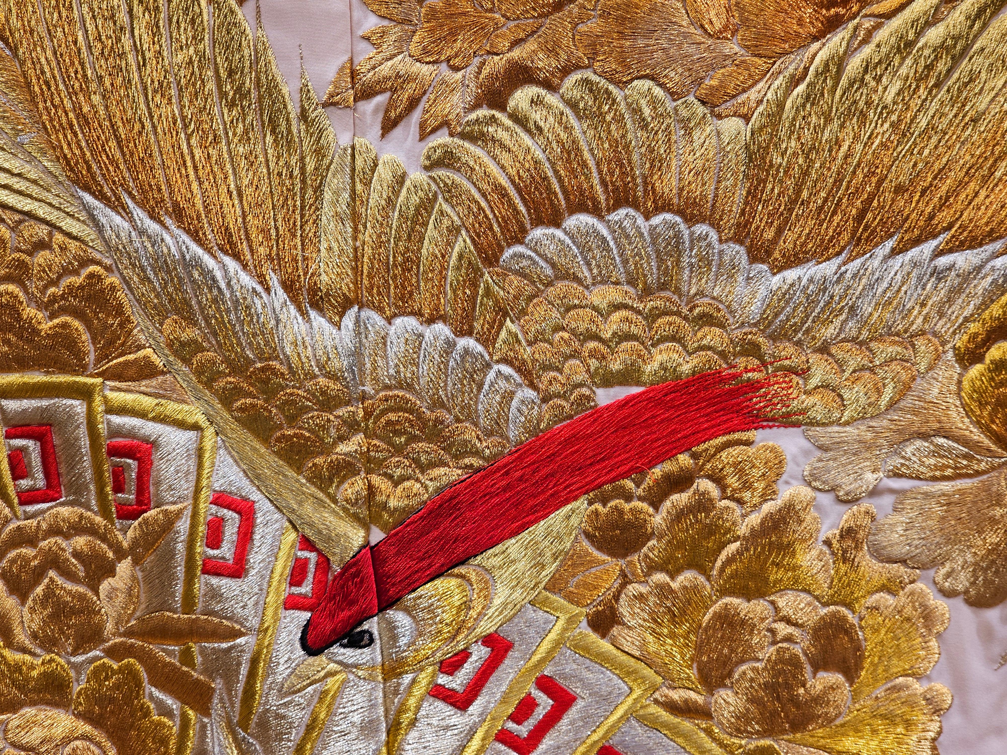 Keramik-Kimono in Elfenbein, Rot, Gold und Gold mit japanischer Seidenbrokat-Stickerei im Angebot 13