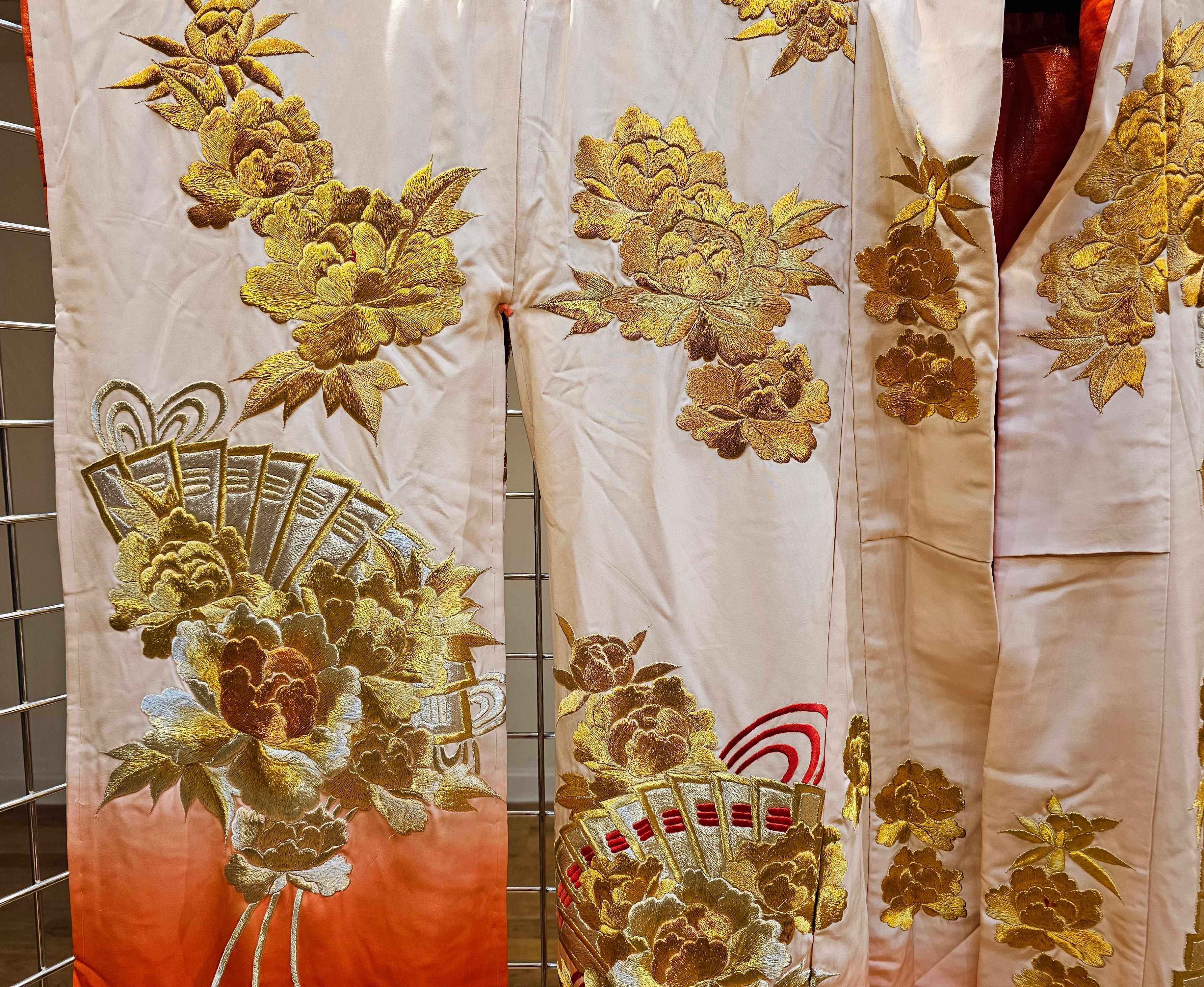 Vintage Japanese Silk Brocade Embroidery Ceremonial Kimono in Ivory, Red, Gold In Good Condition For Sale In Barrington, IL