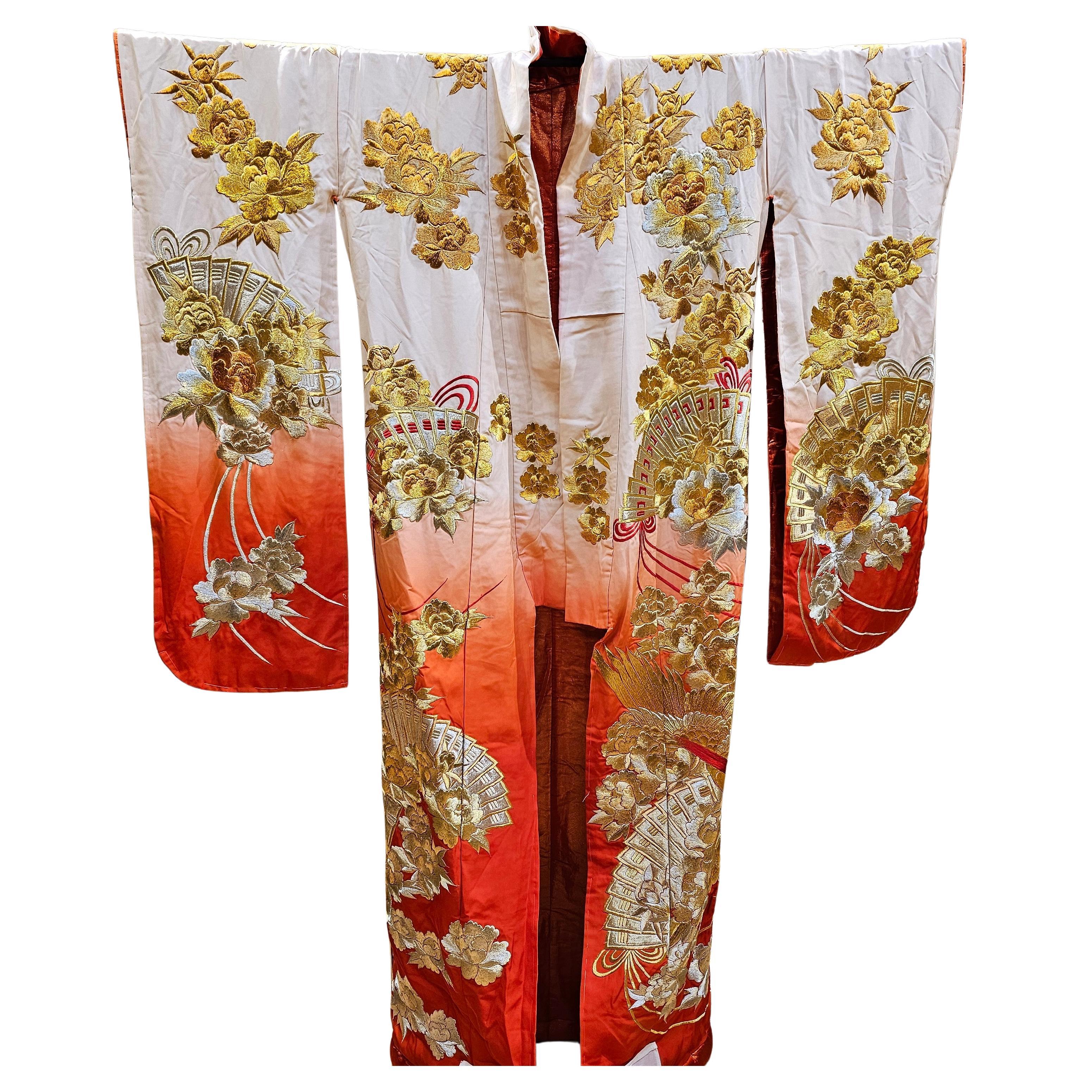 Kimono de cérémonie japonais vintage en brocart de soie ivoire, rouge et or