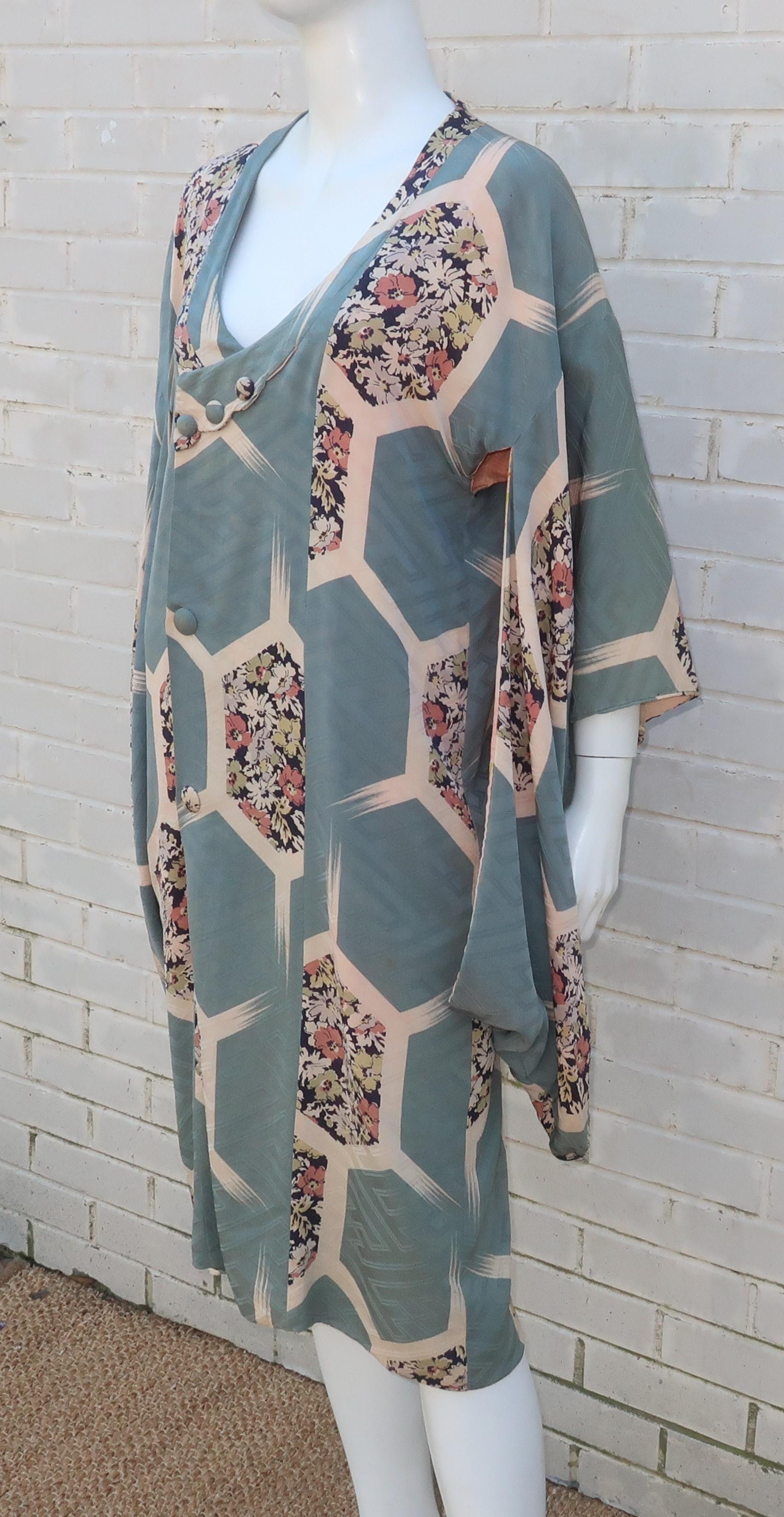 Vintage Japanese Silk Kimono Jacket Robe With Unique Closure In Fair Condition In Atlanta, GA