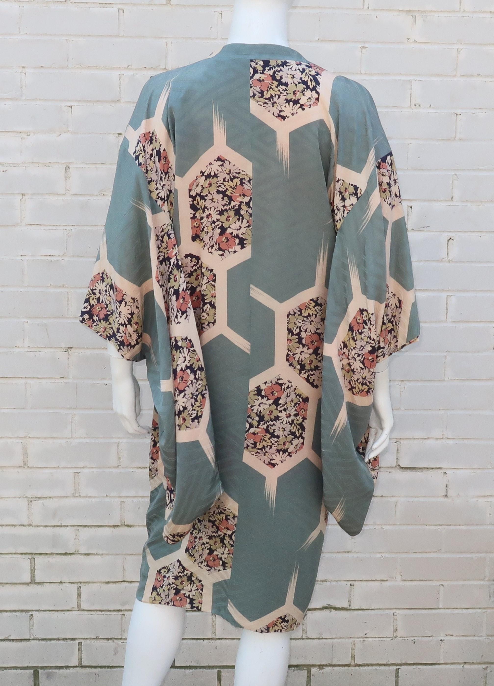 Vintage Japanese Silk Kimono Jacket Robe With Unique Closure 2
