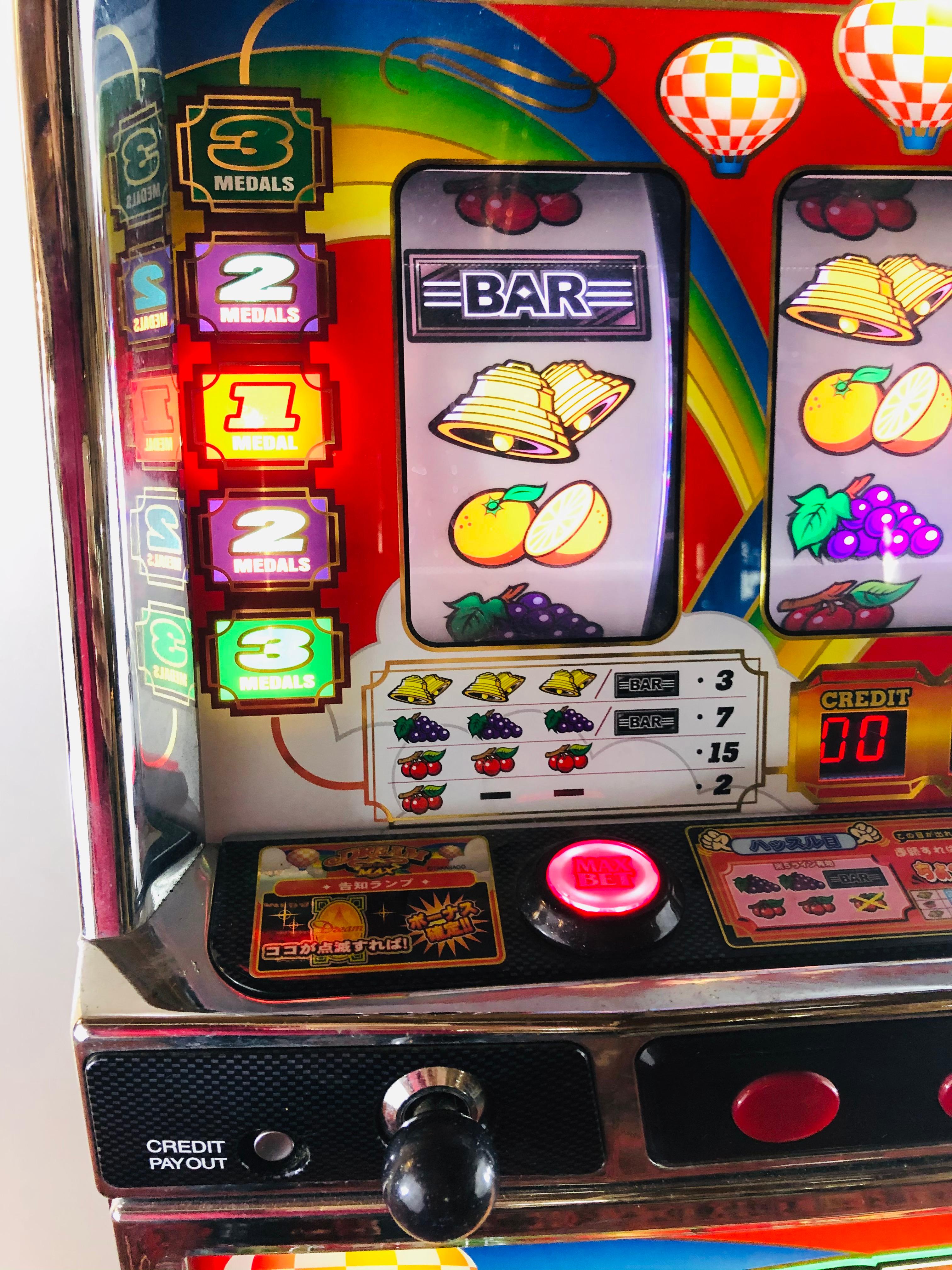 Details about   VINTAGE JAPANESE SLOT MACHINE WITH TOKENS 