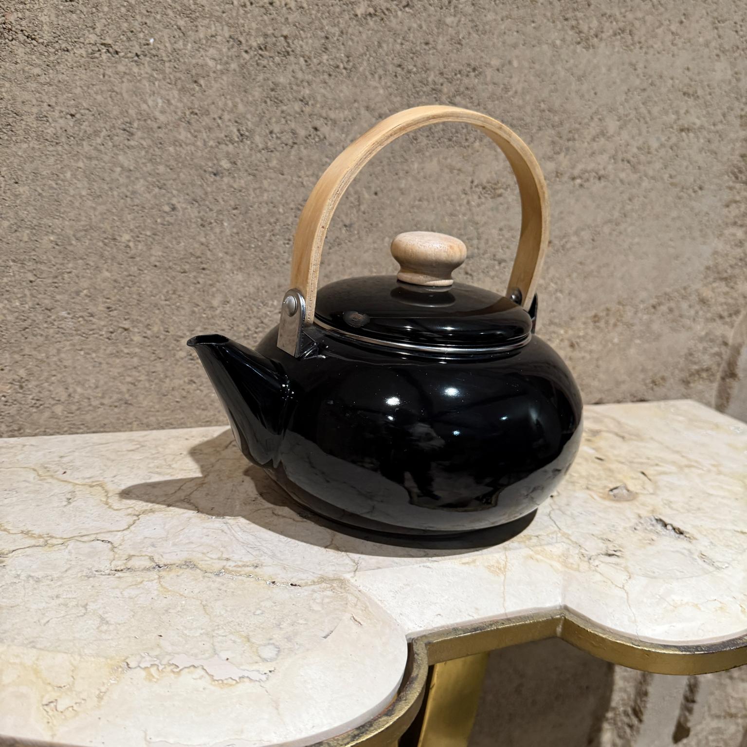 Pequeña tetera japonesa vintage de esmalte negro Moderno de mediados de siglo en venta