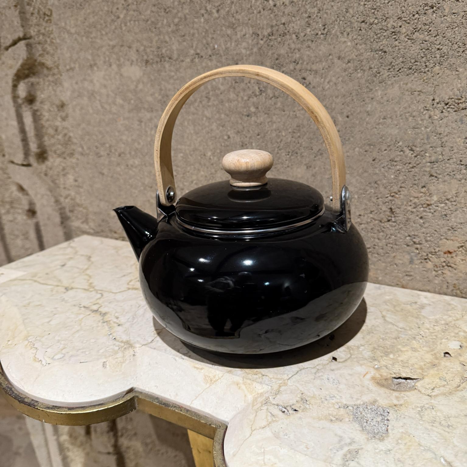Pequeña tetera japonesa vintage de esmalte negro Japonés en venta