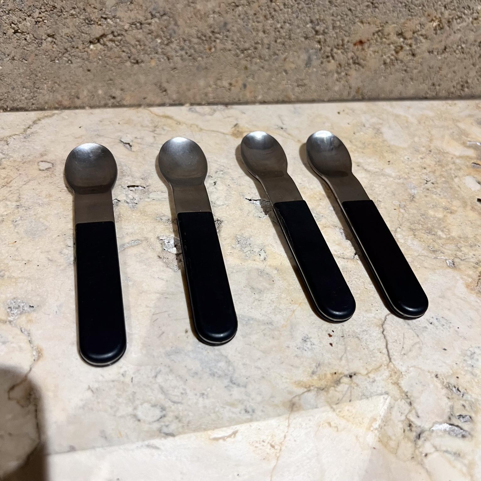 AMBIANIC presents
Vintage Japanese Flatware Stainless
4 forks 4 spoons Set eight
.63 x 4.75 long x .75 fork spoon .63 x 4.75 x .75
Preowned vintage wear
See all images listed
