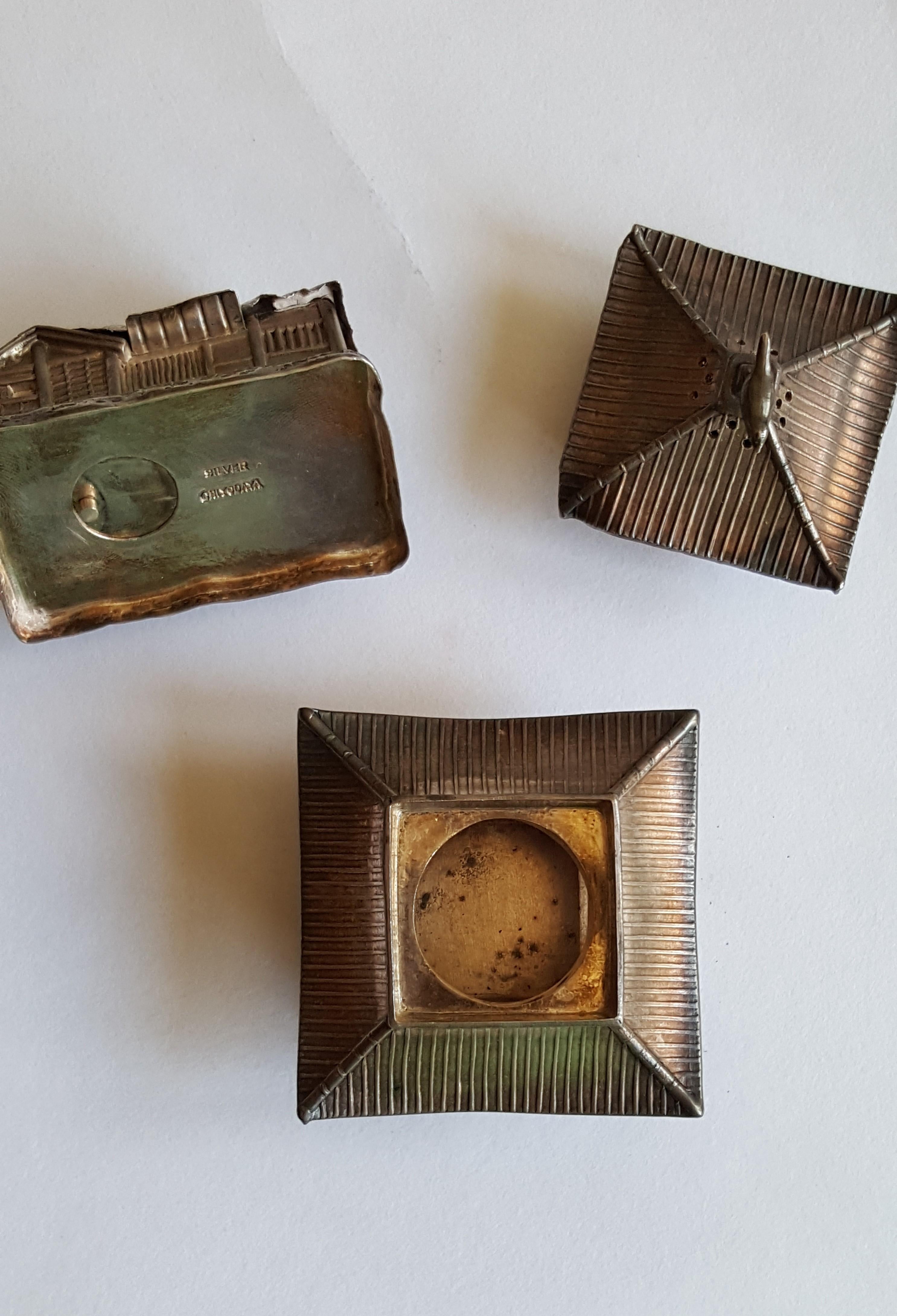 Vintage Japanese Sterling Salt and Pepper Shakers Pagoda and Asian Shaker Roof Shaker, Oriental, Excellent Condition, both shakers are 66 grams in weight.

These salt and pepper shakers make a nice addition to a silver collection. We are selling
