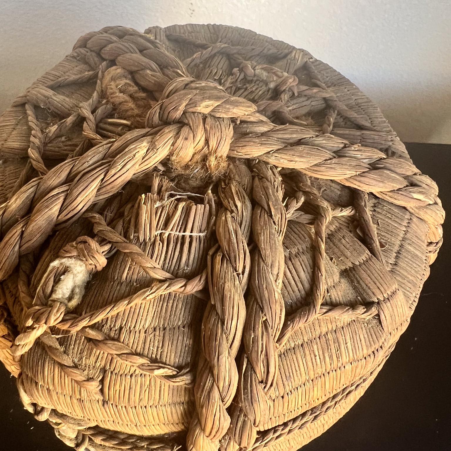 Caraffa da sakè d'epoca in gres giapponese con involucro di botte in vendita 2