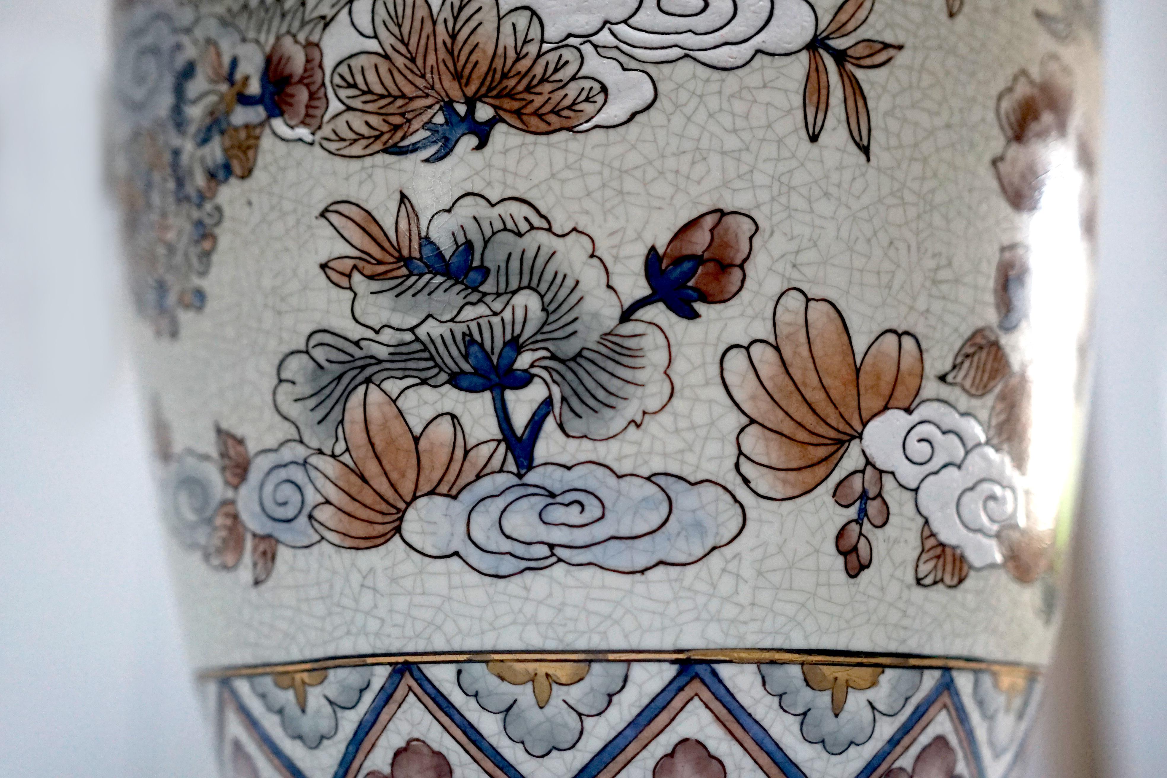 Peint à la main Lampe de bureau japonaise vintage à motif géométrique, oiseaux et nuages en vente
